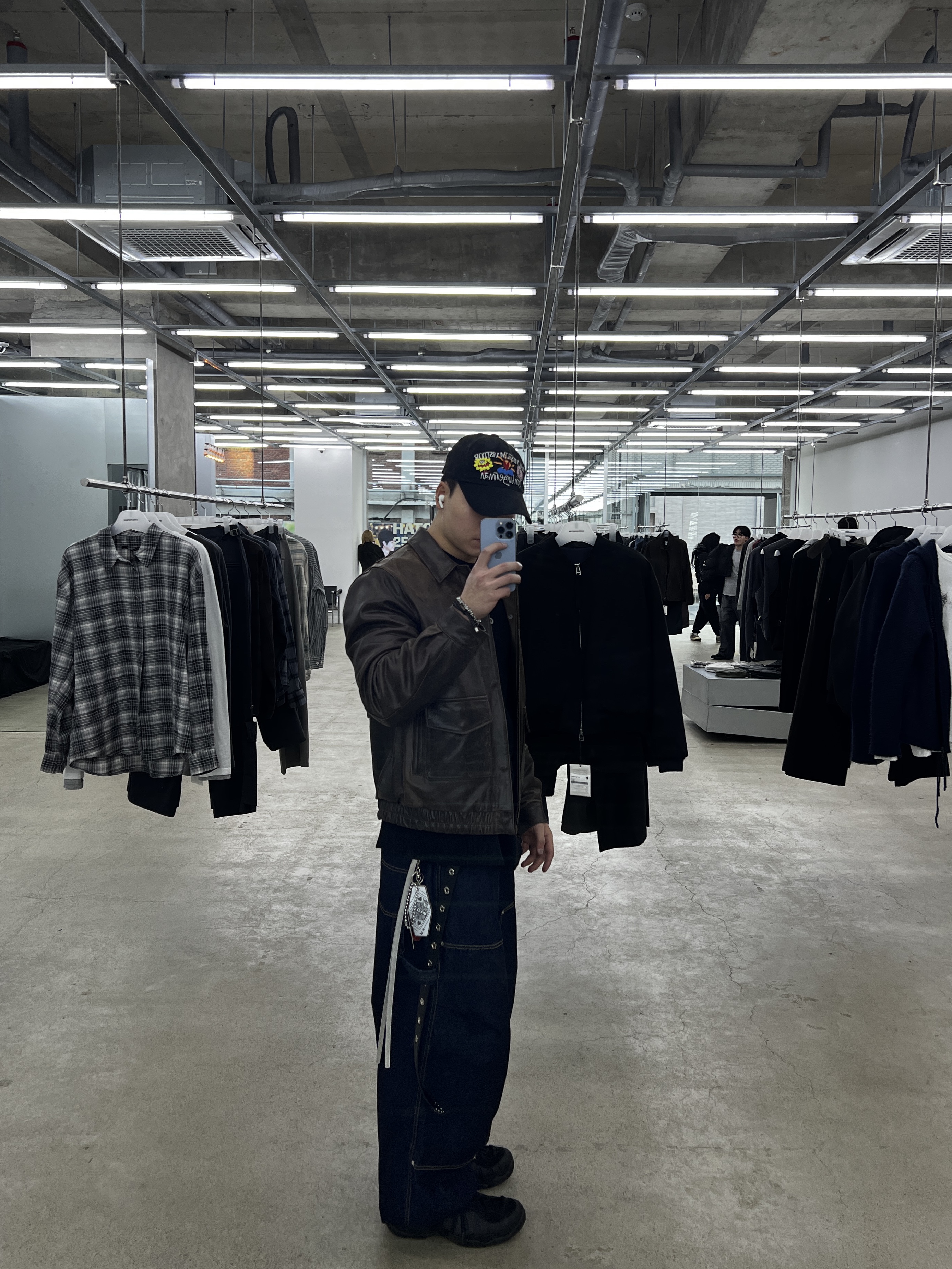 The Museum Visitor x Jon Burgerman Pinky Winky & Charlie Ball Cap Black, Nike Air Foamposite One Black Anthracite 착용 스타일