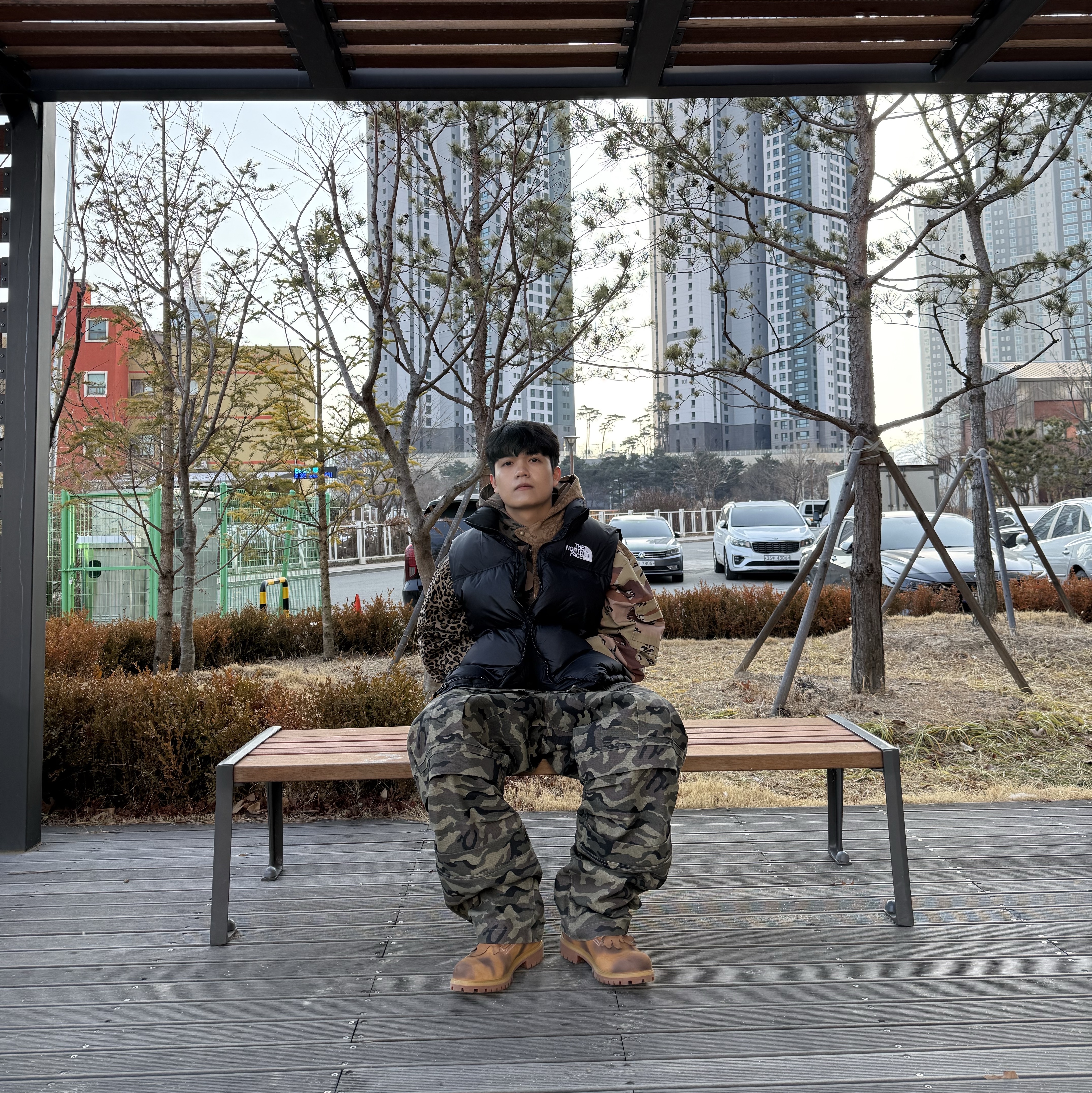Timberland x Surgery 6 inch Boot Yellow - Wide, The North Face 1996 Retro Nuptse Vest Black 착용 스타일 - 5
