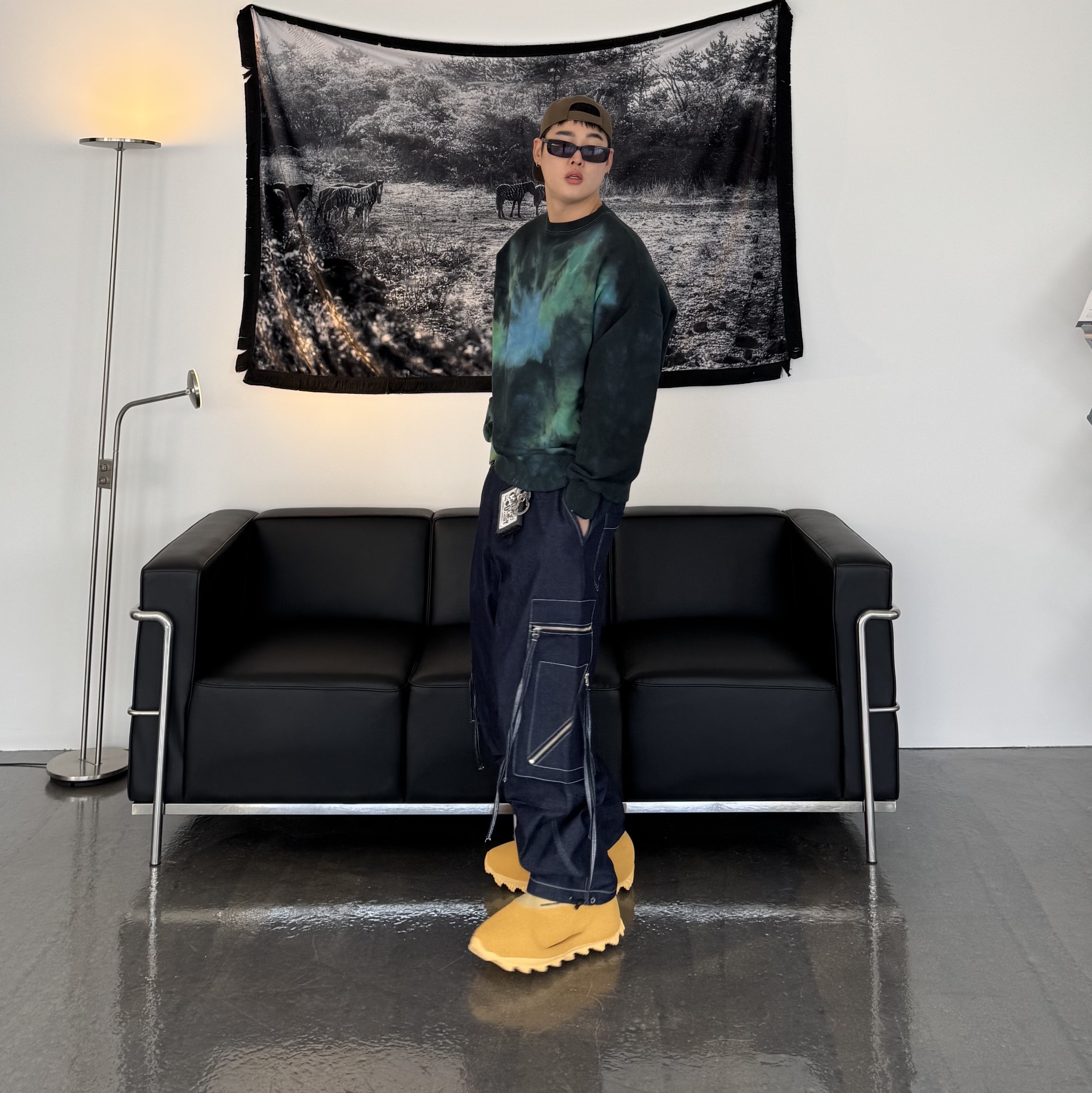adidas Yeezy Knit RNR Boot Sulfur 착용 스타일