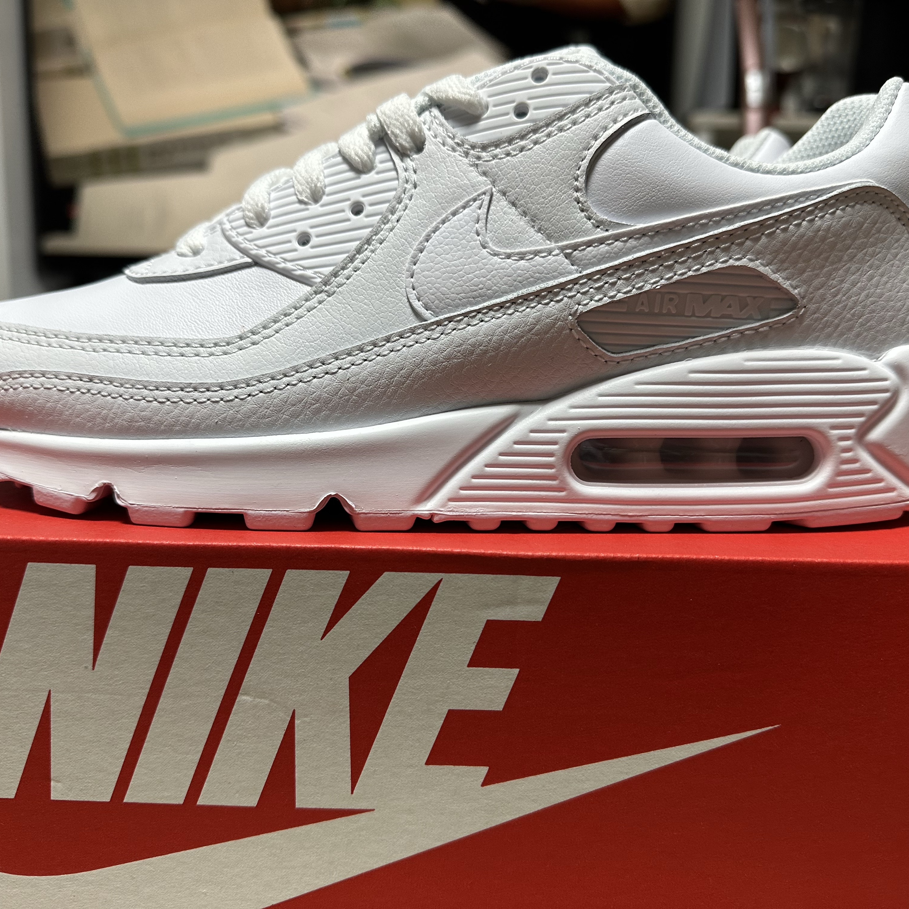 Nike Air Max 90 LTR Triple White 착용 스타일 - 2