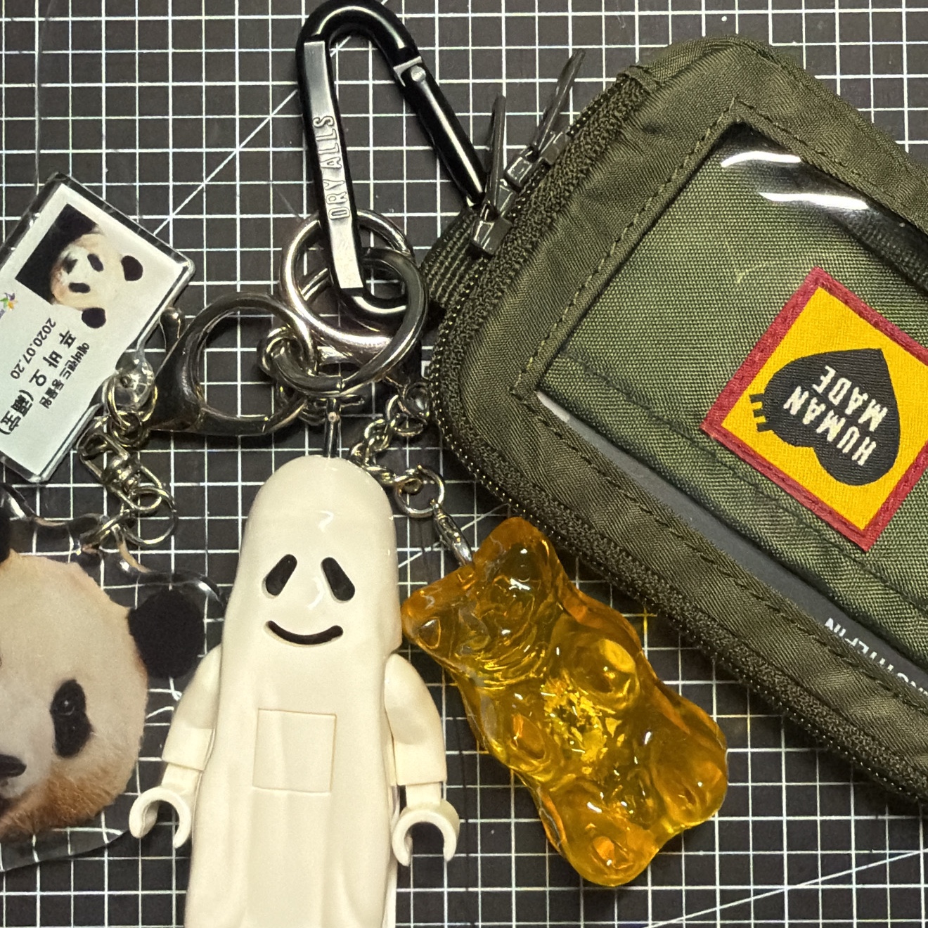 Human Made Military Card Case Olive Drab 착용 스타일 - 2