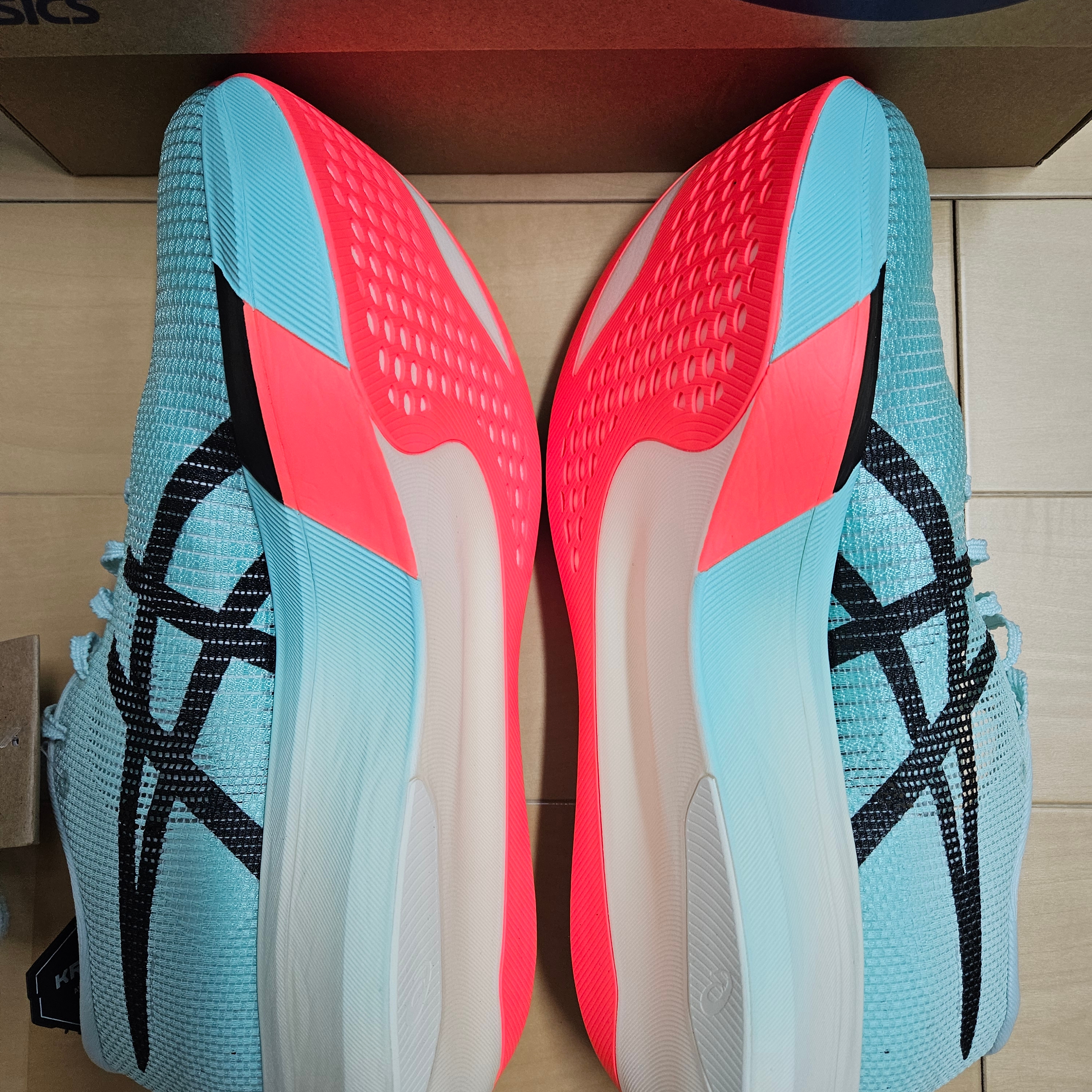 Asics Metaspeed Sky Paris Illuminate Mint Black 착용 스타일 - 5