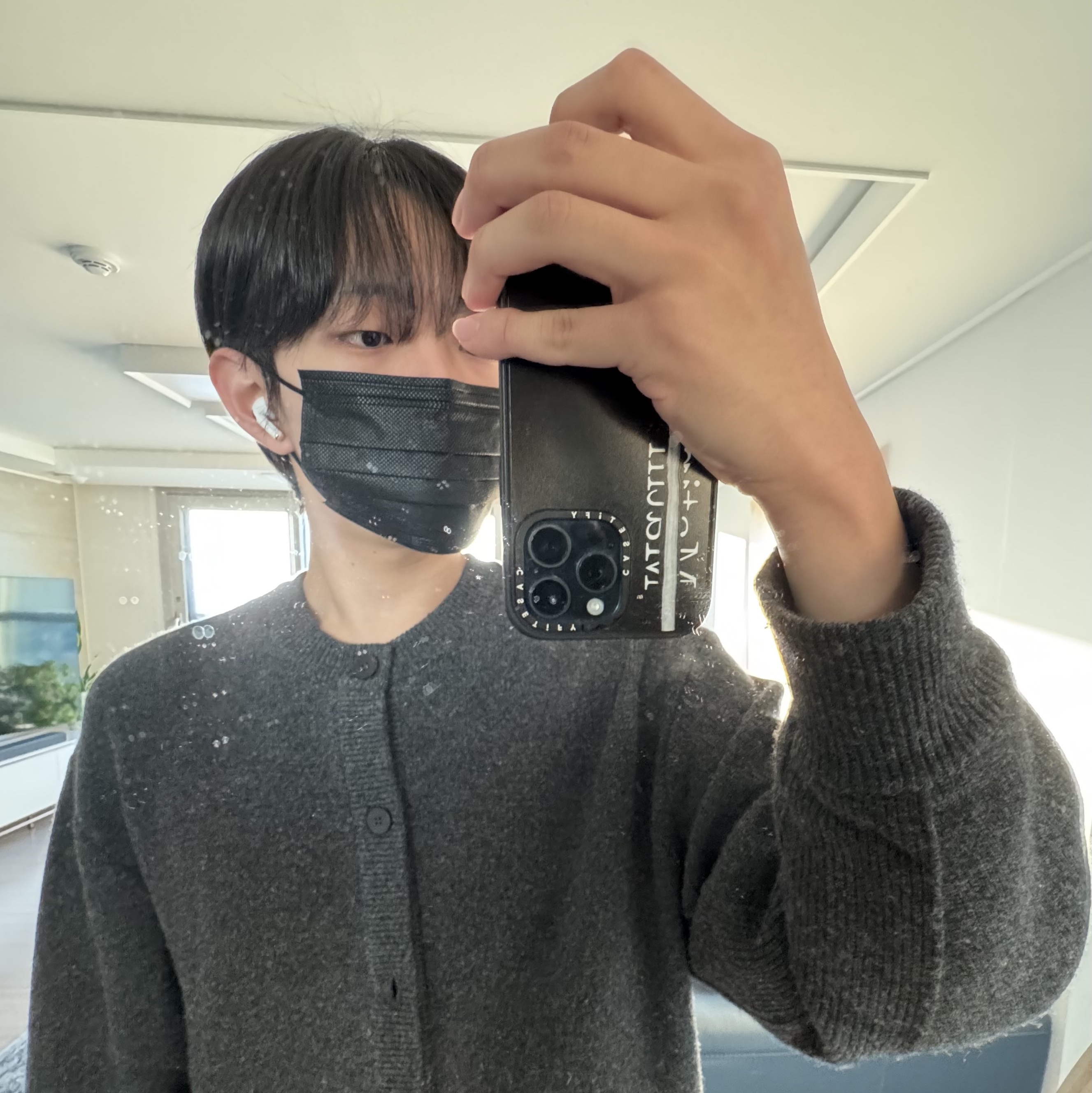 Wooyoungmi Crewneck Cardigan Gray - 24FW 착용 스타일