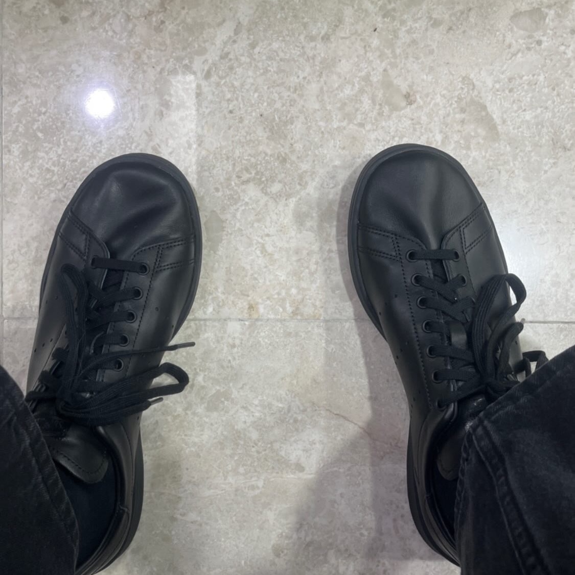 Adidas Stan Smith Decon Core Black 착용 스타일