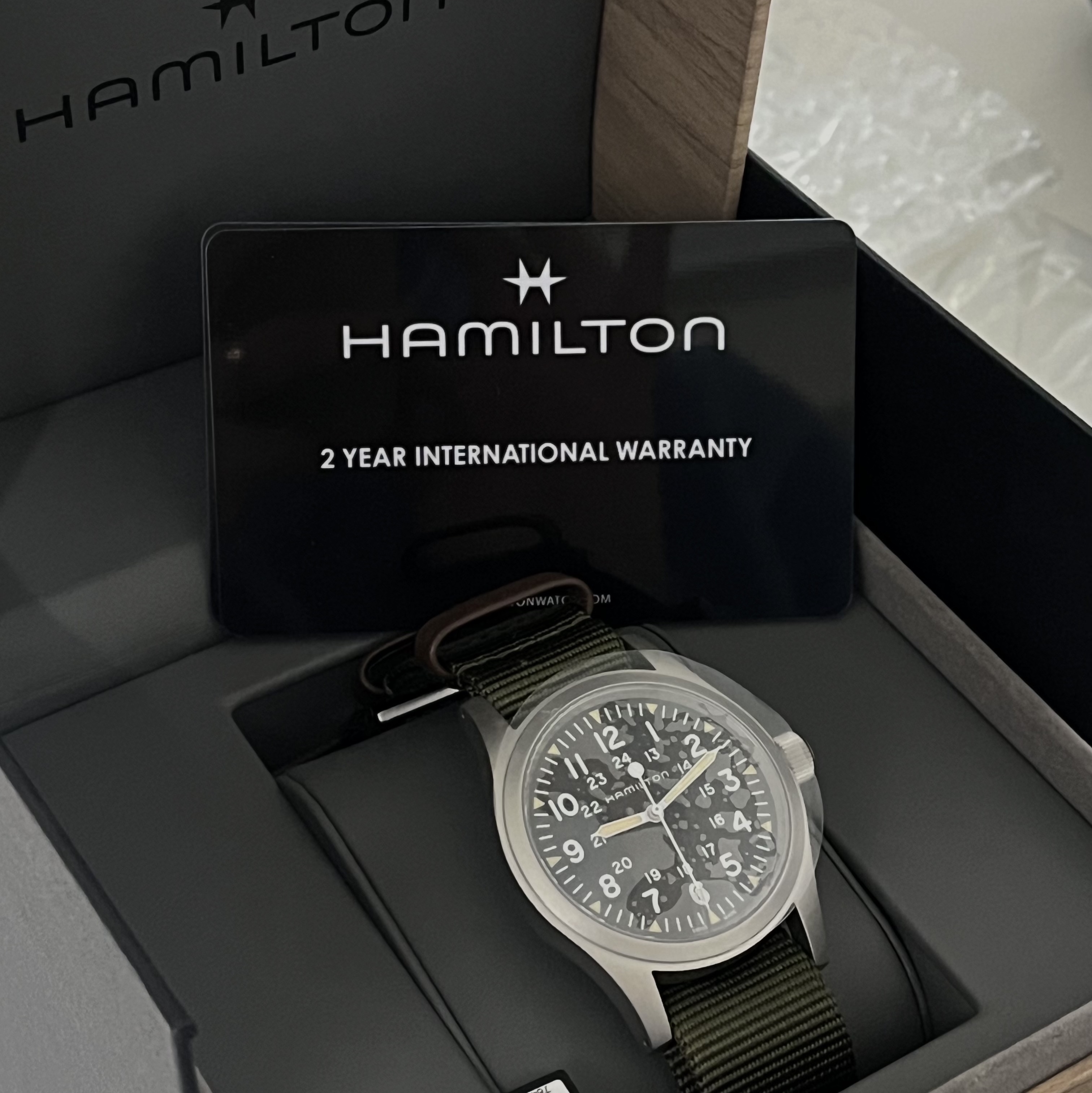 Hamilton Khaki Field Mechanical 38mm Nato Strap Green Black 착용 스타일