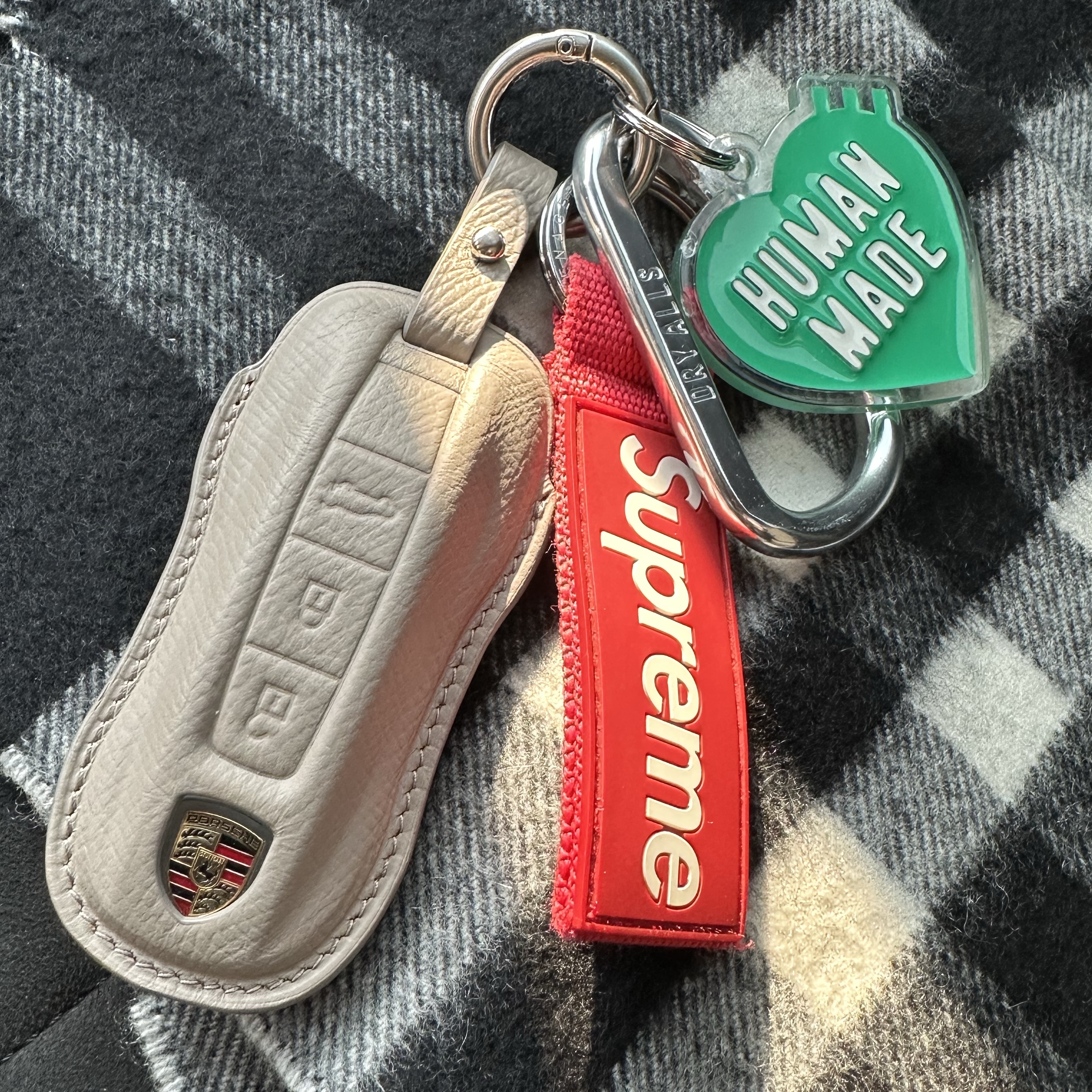 Human Made Acrylic Heart Keyring Green, Supreme Webbing Keychain Red - 23SS 착용 스타일