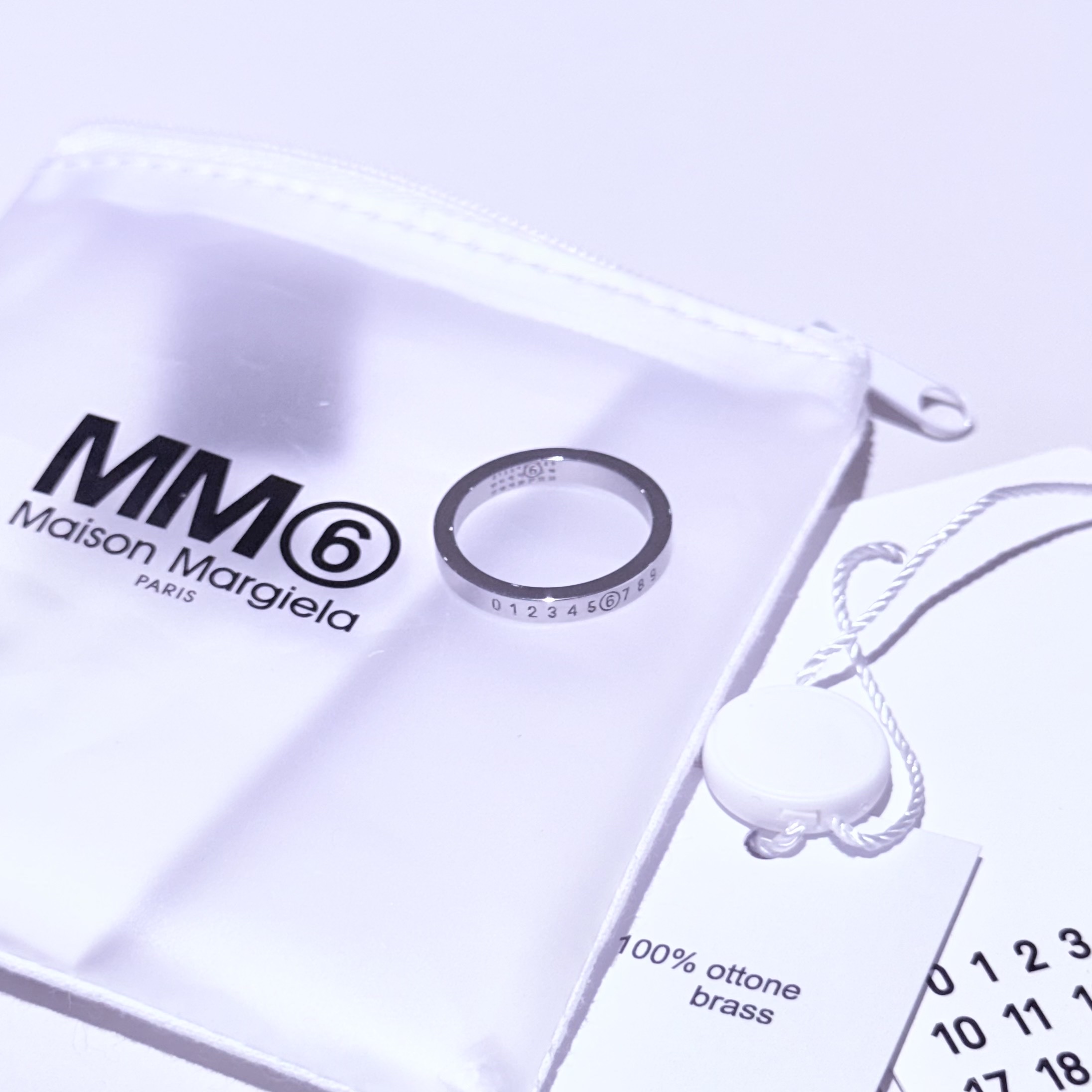 (W) MM6 Maison Margiela Numeric Minimal Signature Ring Silver Palladium 착용 스타일