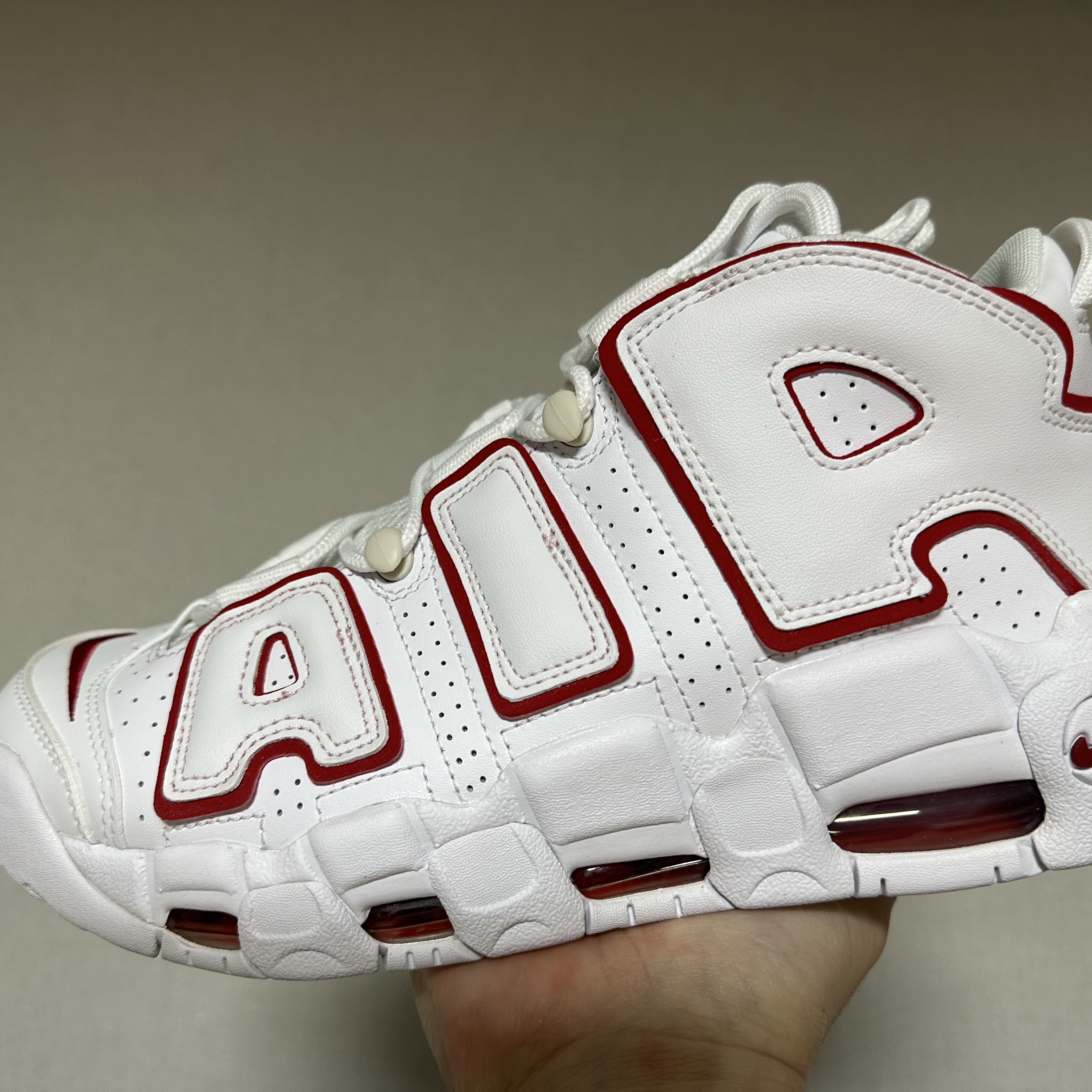 Nike Air More Uptempo White Varsity Red 2021 착용 스타일 - 5
