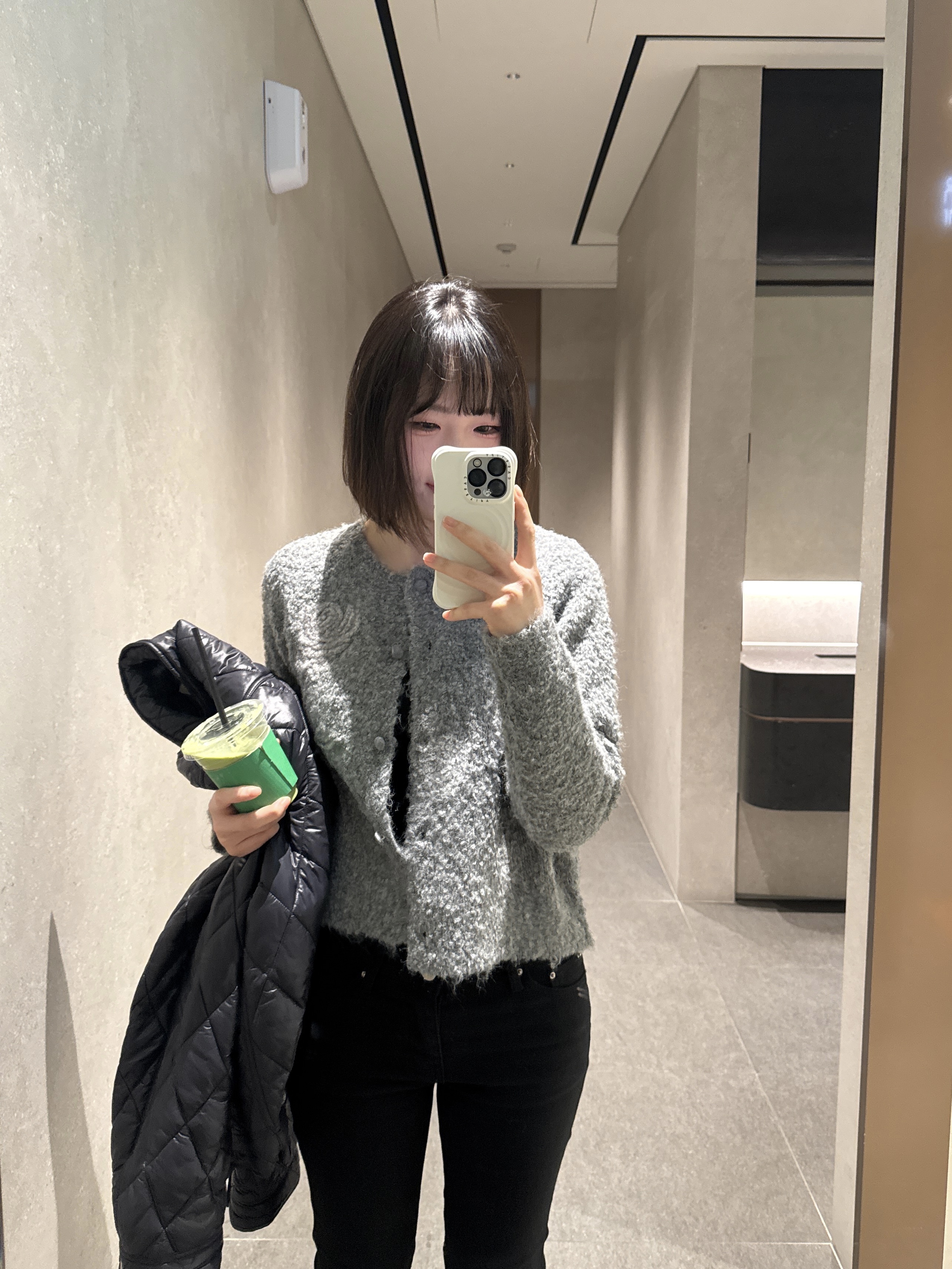 Stussy Quilted Nylon Ranch Jacket Black, Dr. Martens Jadon III Boots Black 착용 스타일 - 2