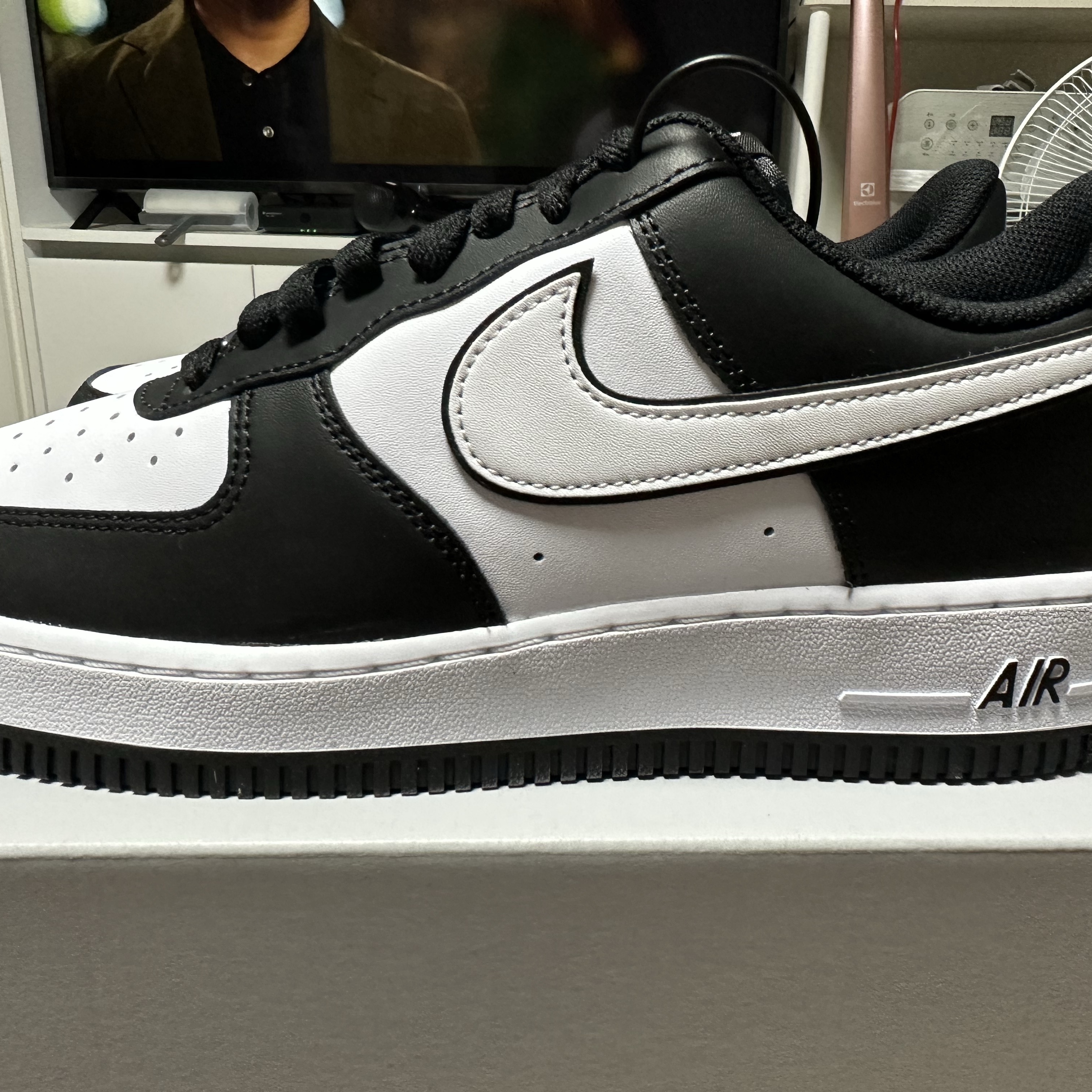 Nike Air Force 1 '07 Black White 착용 스타일 - 1