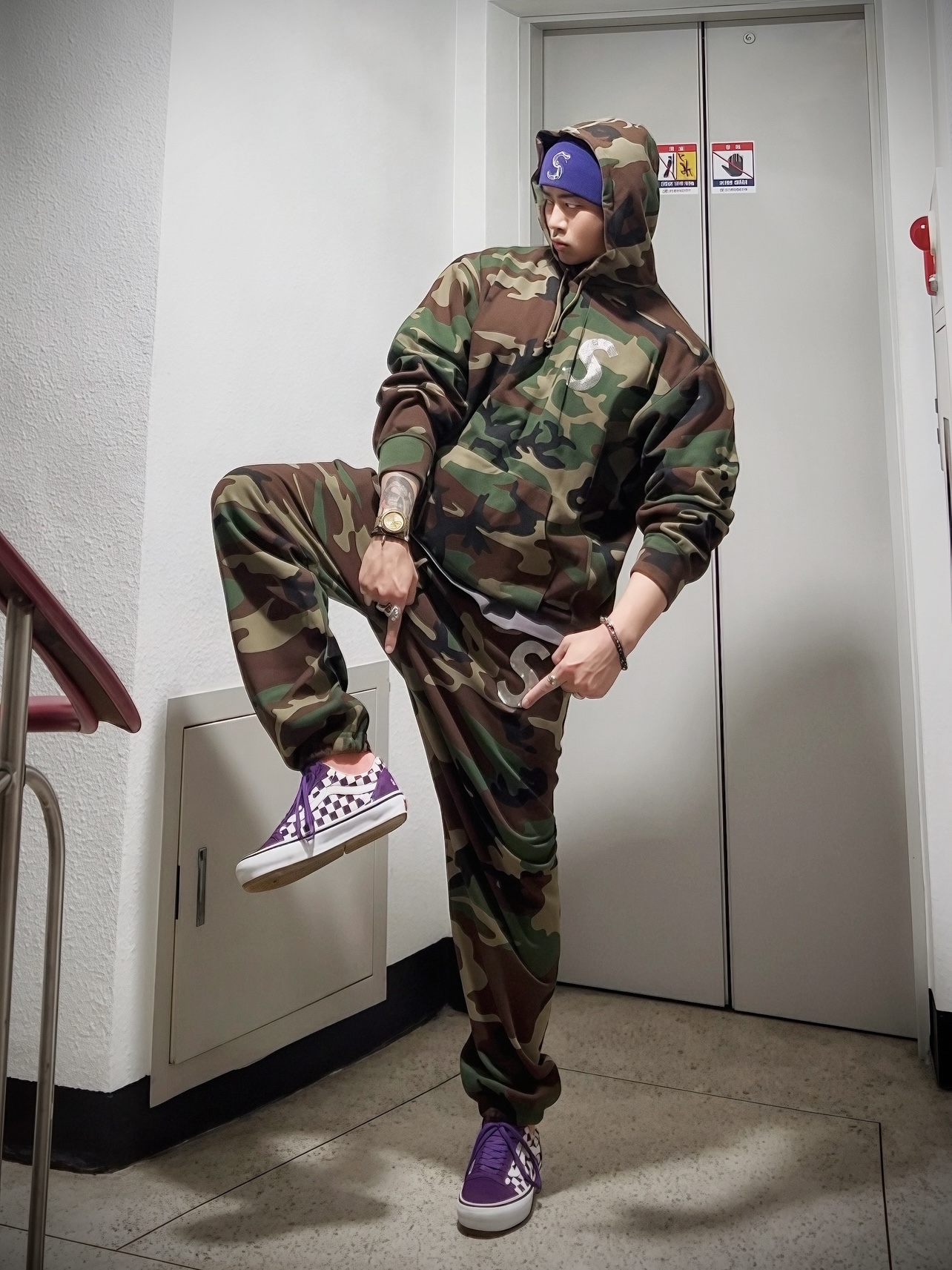 Supreme New Era Swarovski S Logo Beanie Purple - 21SS, Vans x Supreme x Swarovski Old Skool Purple 착용 스타일 - 5