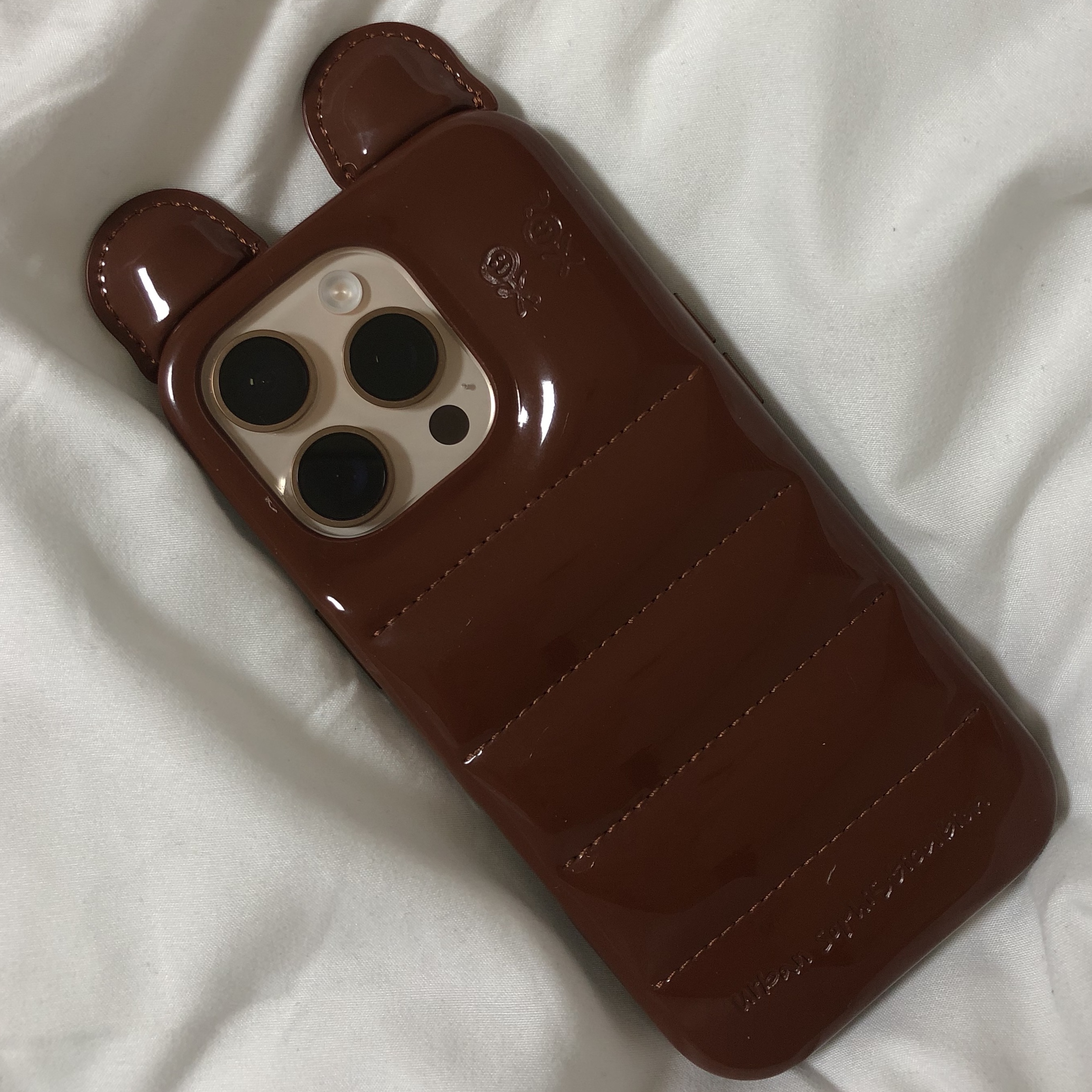 Urbansophistication The Puffer Case Teddy Bear 착용 스타일