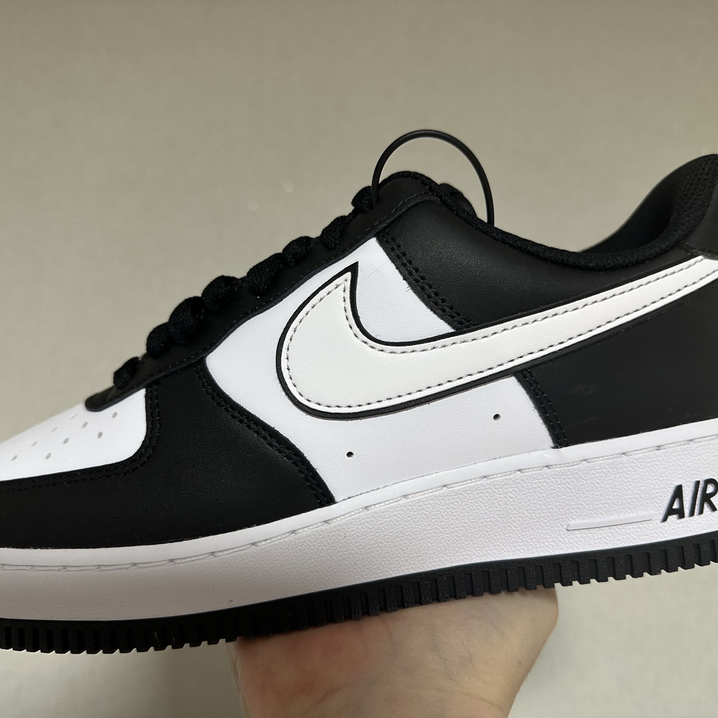 Nike Air Force 1 '07 Black White 착용 스타일 - 7