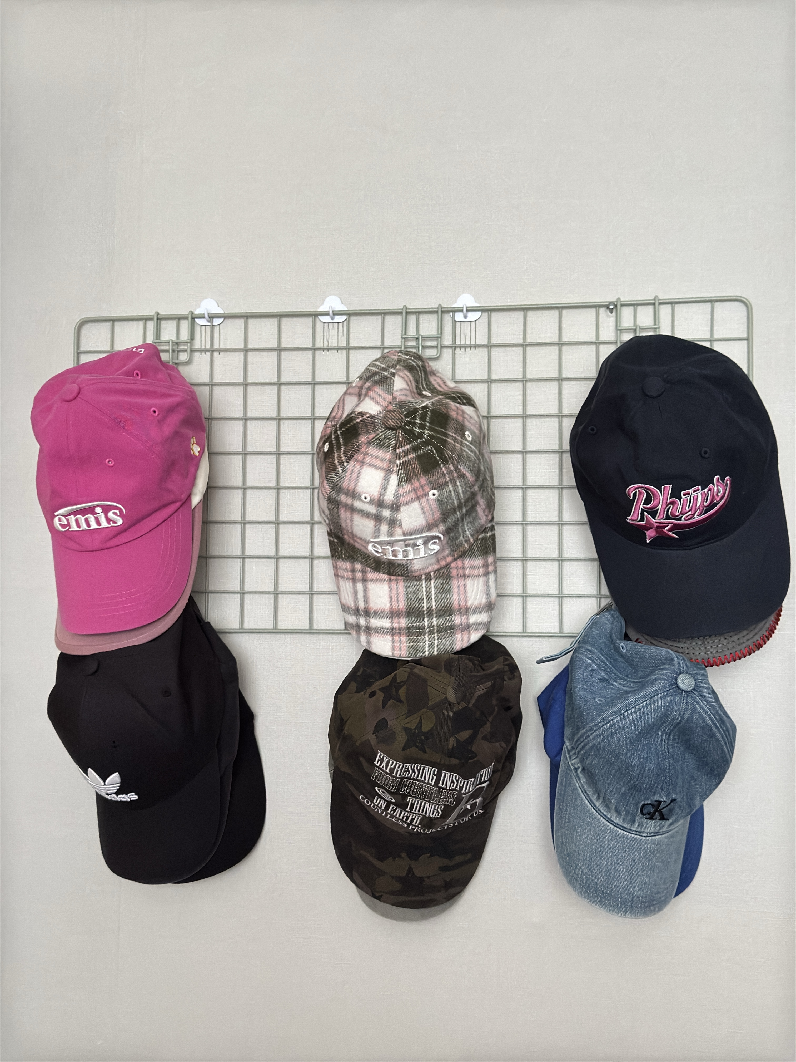 Emis Multi Color Check Ball Cap Pink 착용 스타일