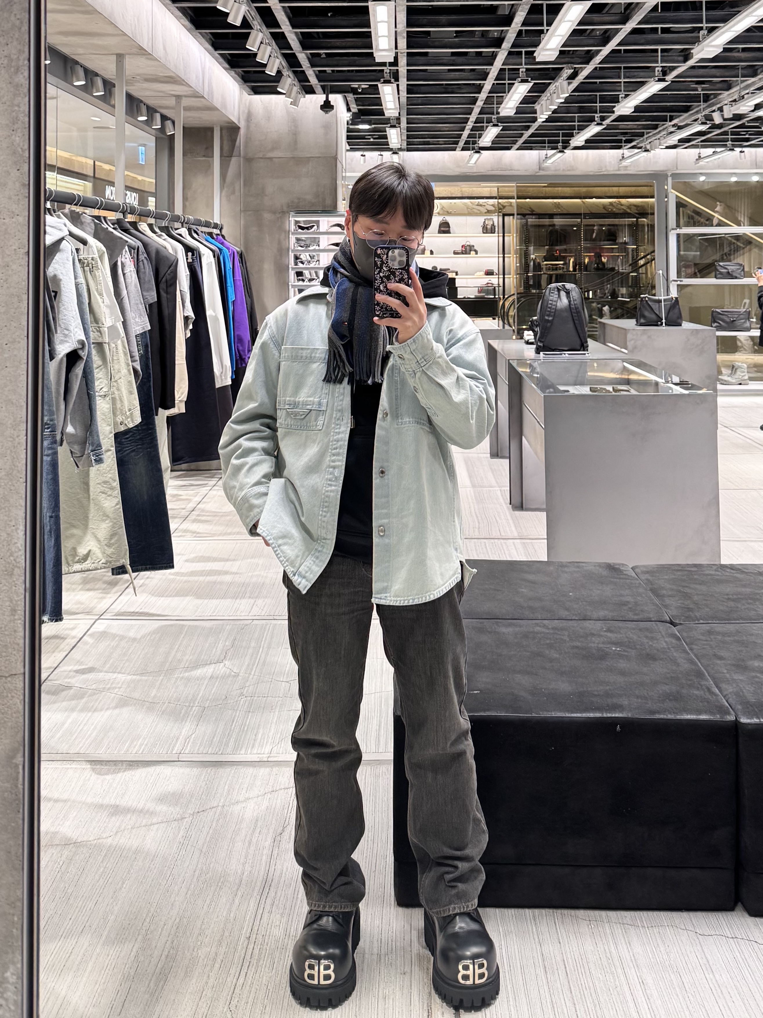 Wooyoungmi New Straight Denim Pants Grey - 25SS, Balenciaga Stomper Derby Black 착용 스타일 - 1