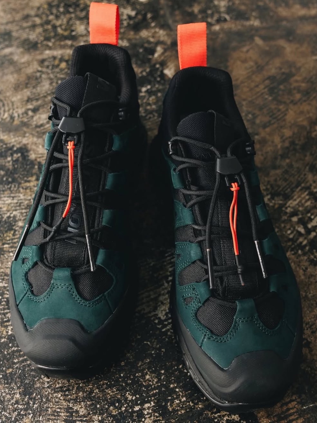 Salomon x GR10K Quest Low 2 Black Ponderosa Pine 착용 스타일 - 8