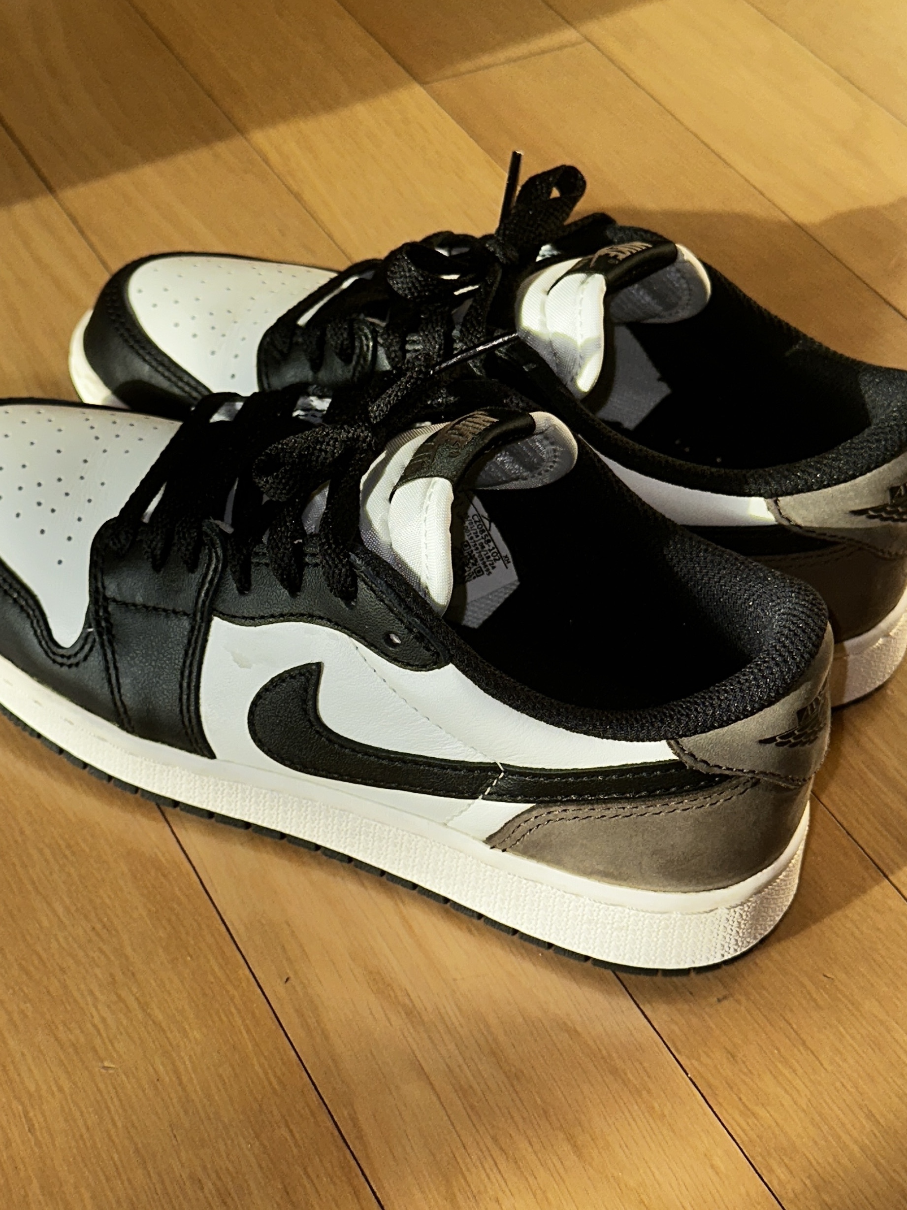 (GS) Jordan 1 Retro Low OG Mocha 착용 스타일 - 1