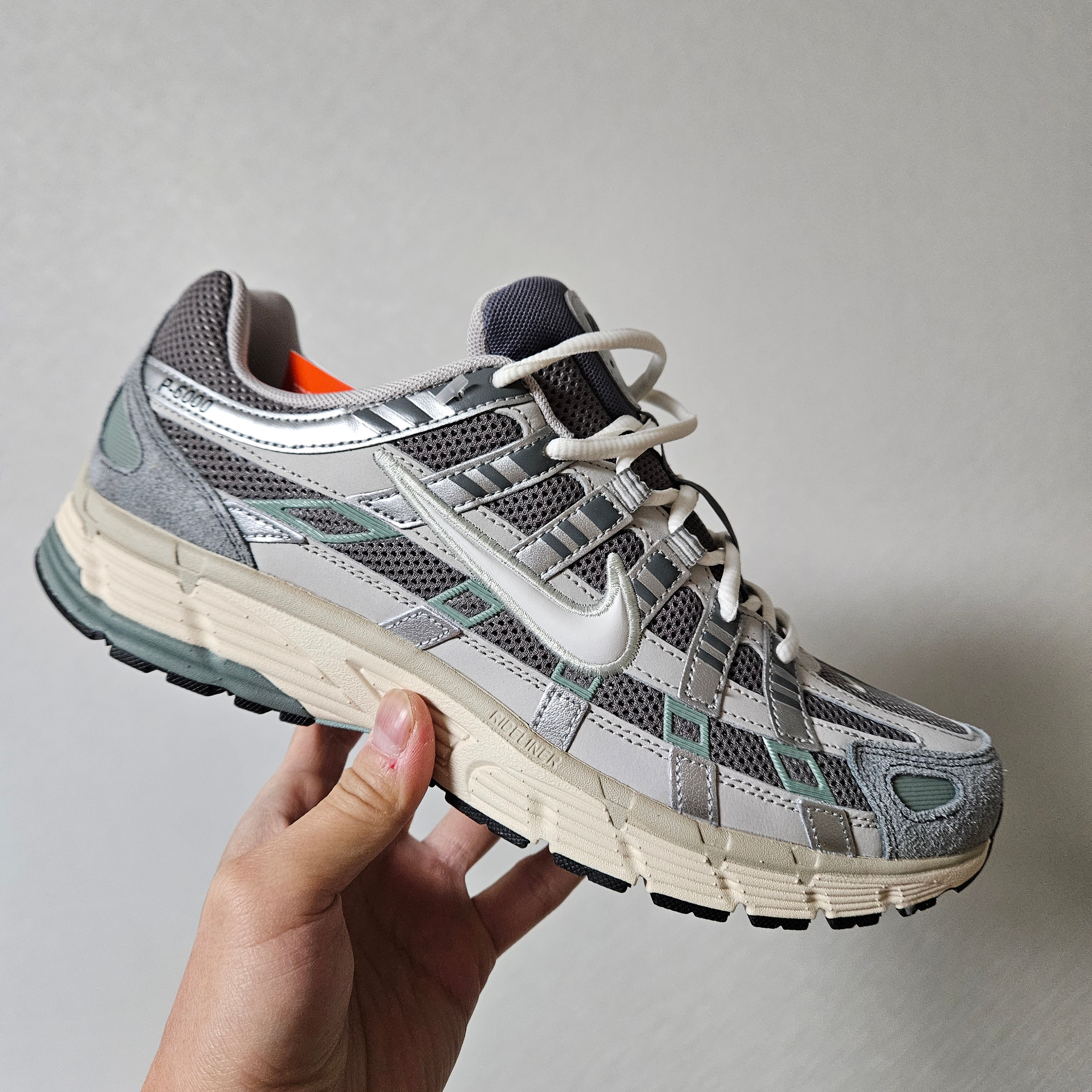 Nike P-6000 Flat Pewter Light Iron Ore 착용 스타일 - 2