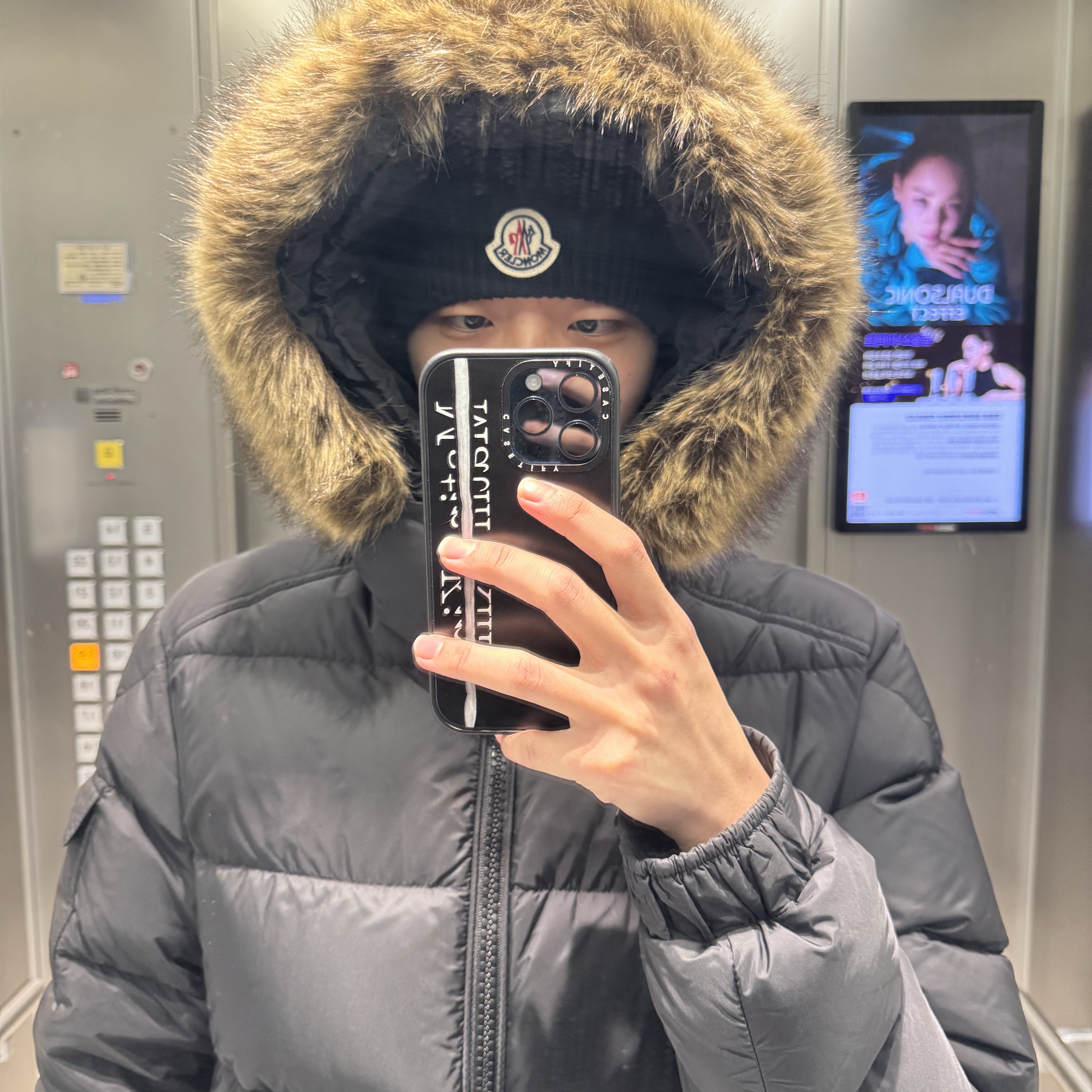 Moncler Mayaf Short Down Jacket Black - 24FW, Moncler Cotton Beanie Black - 25SS 착용 스타일