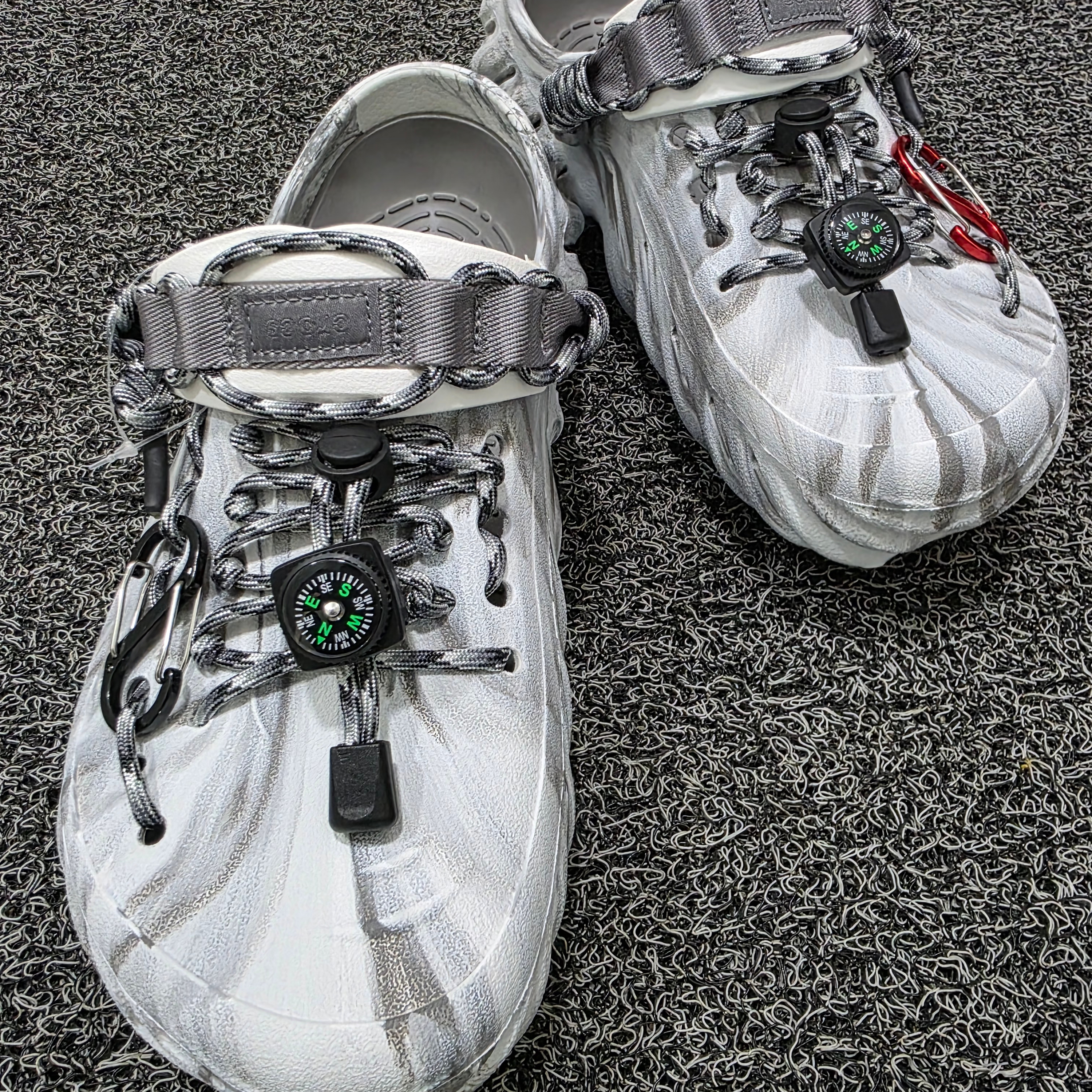 Crocs Echo Marbled Clog Moonlight Multi 착용 스타일 - 1