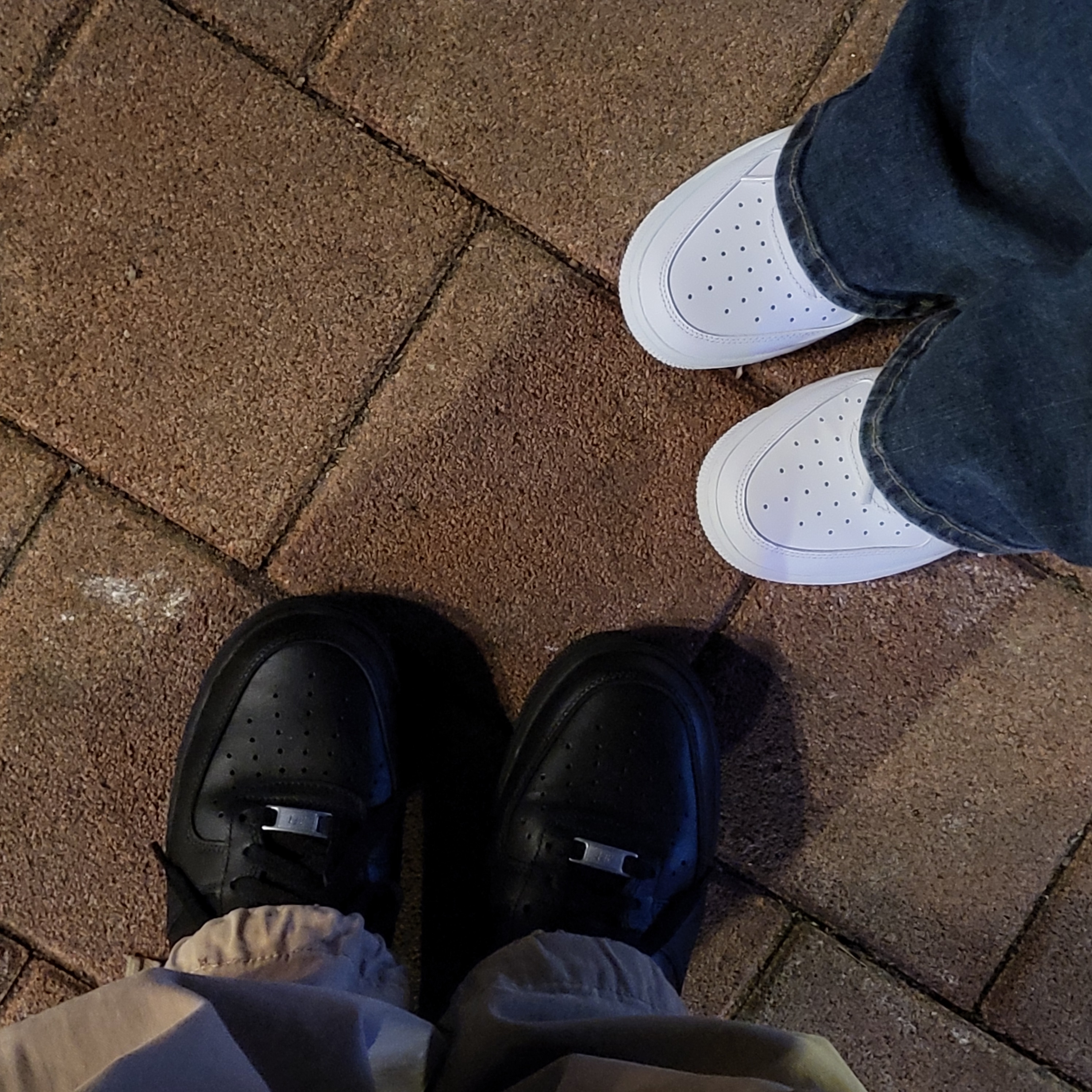 Nike Air Force 1 '07 Low Triple Black, (W) Nike Air Force 1 '07 Low White 착용 스타일