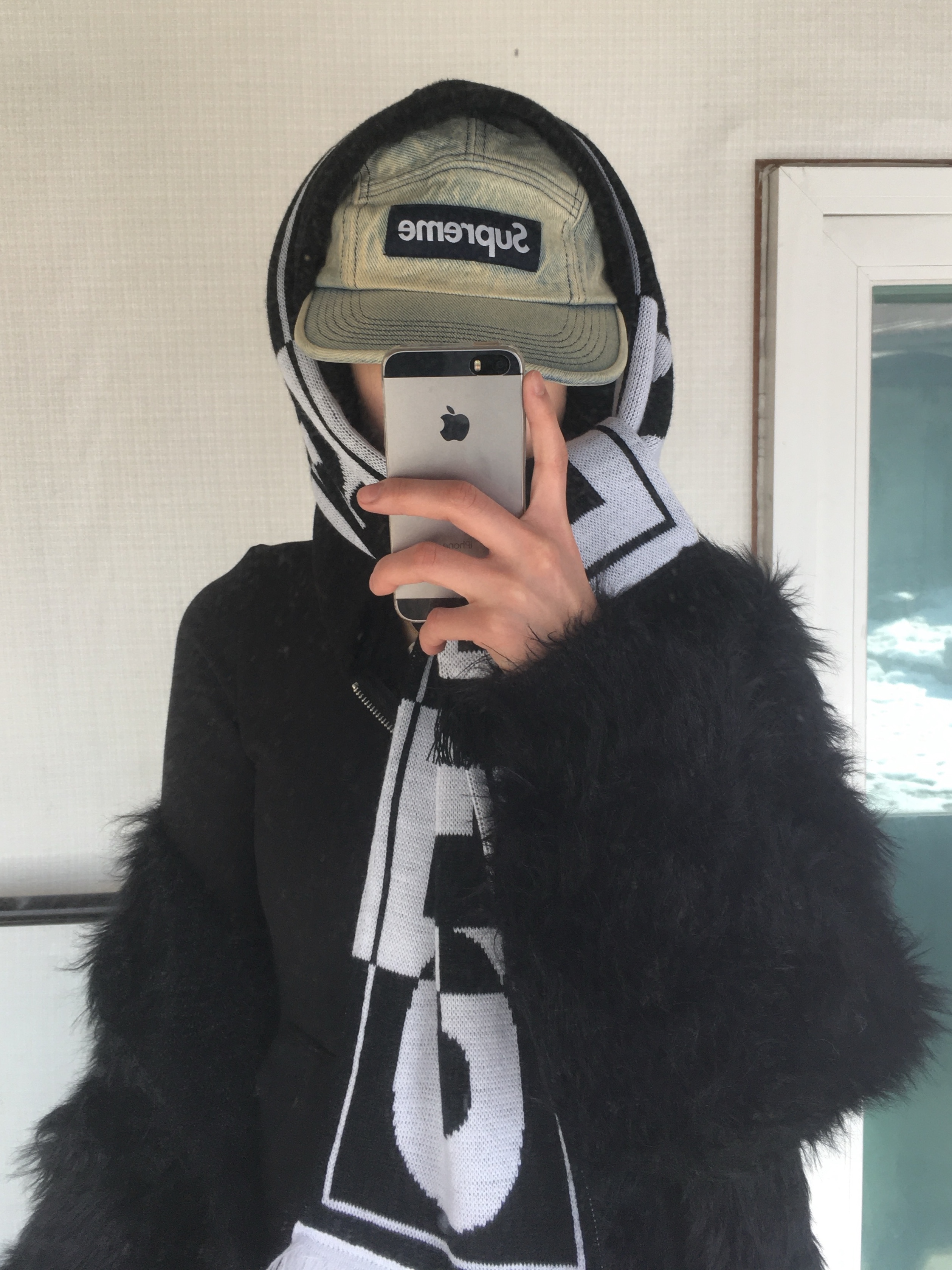Supreme Washed Chino Twill Camp Cap Dirty Indigo - 24SS, CDG Logo Check Muffler White Black 착용 스타일