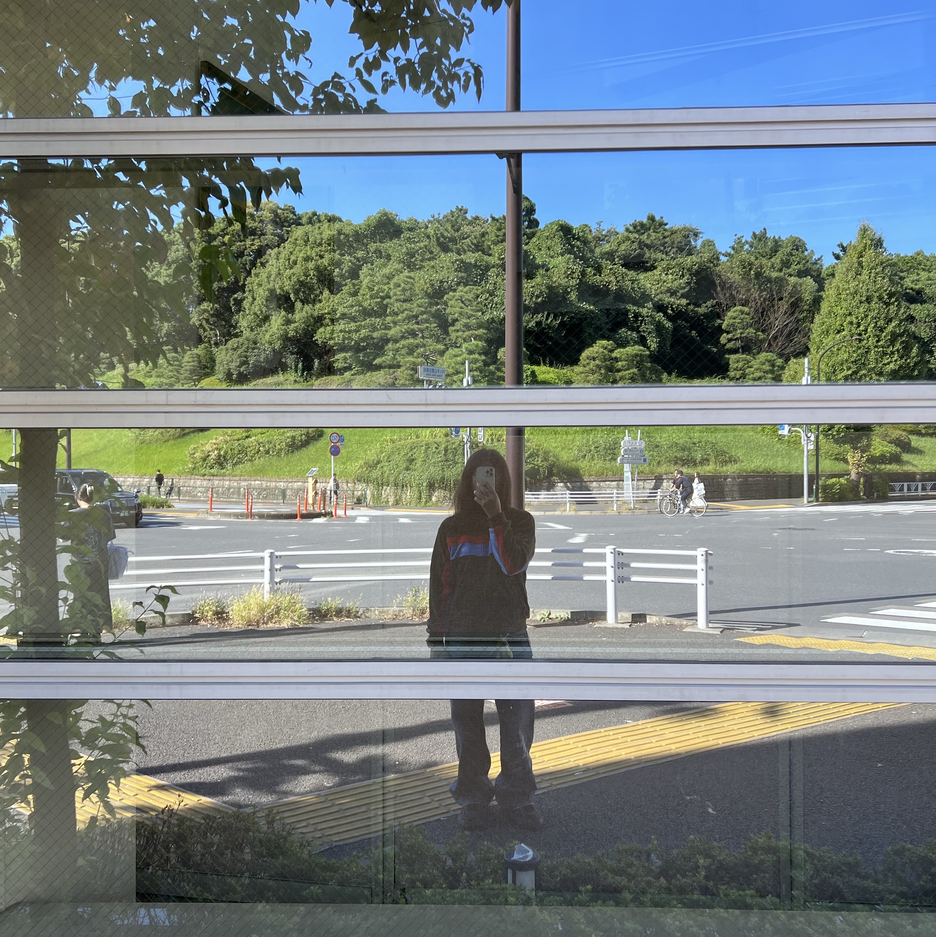 Supreme x Martine Rose Velour Track Jacket Brown - 24FW, Oakley Factory Team x Brain Dead Chop Saw Black 착용 스타일