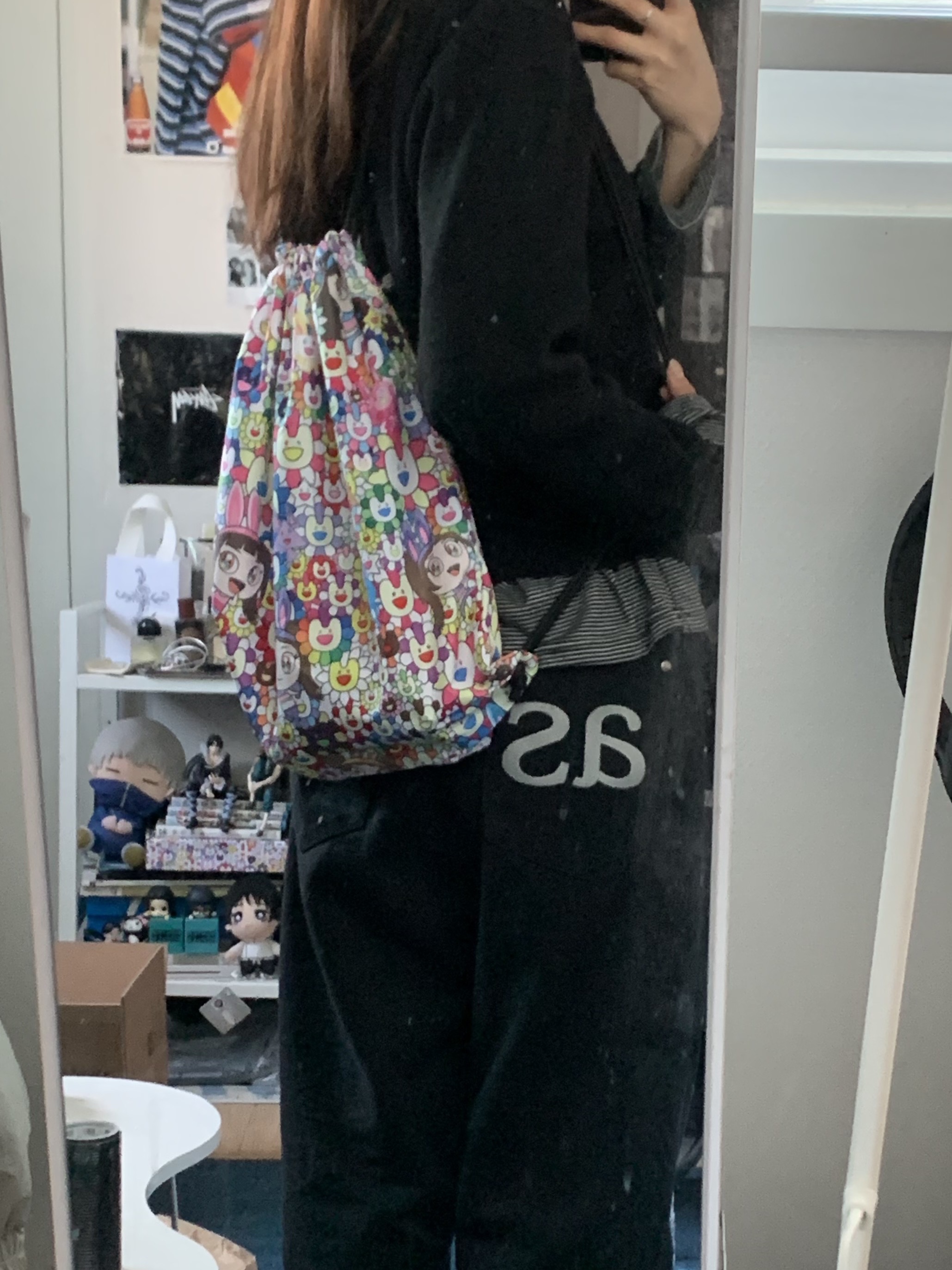 NewJeans Supernatural NJ x Murakami Drawstring Bag Ver. 착용 스타일 - 1