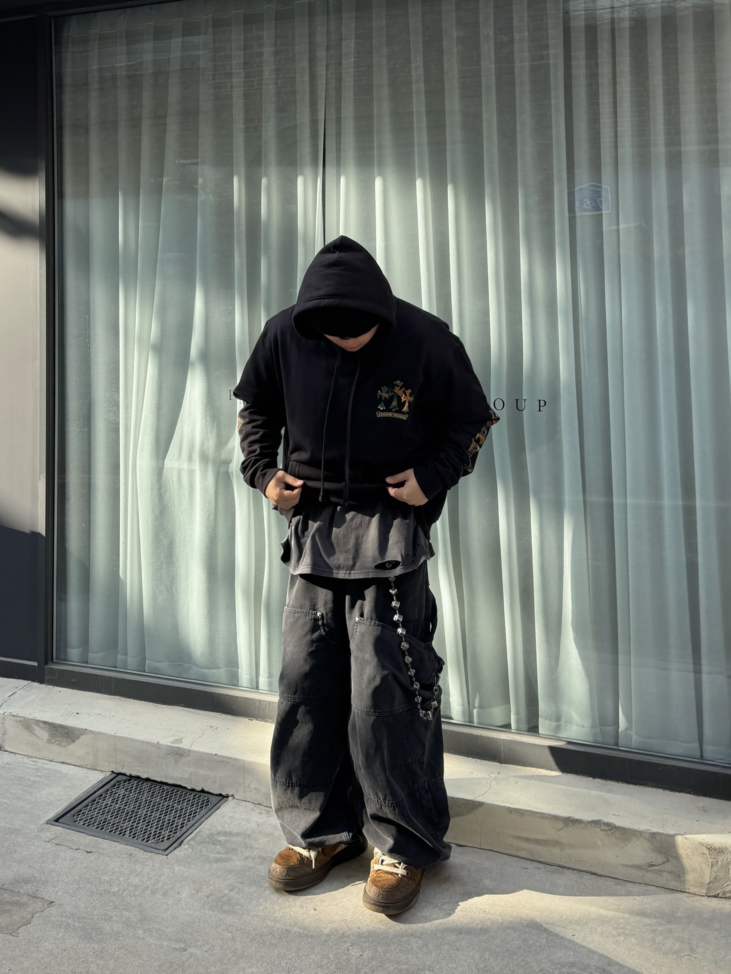 Chrome Hearts Camo Horseshoe Hoodie Black 착용 스타일