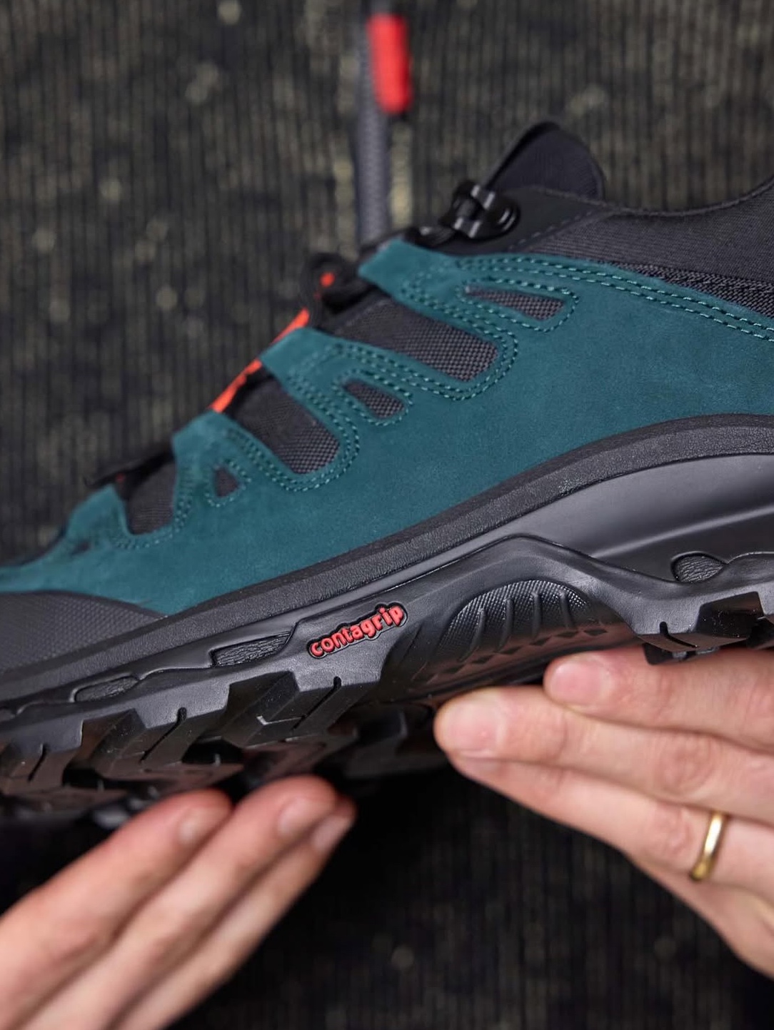 Salomon x GR10K Quest Low 2 Black Ponderosa Pine 착용 스타일 - 3