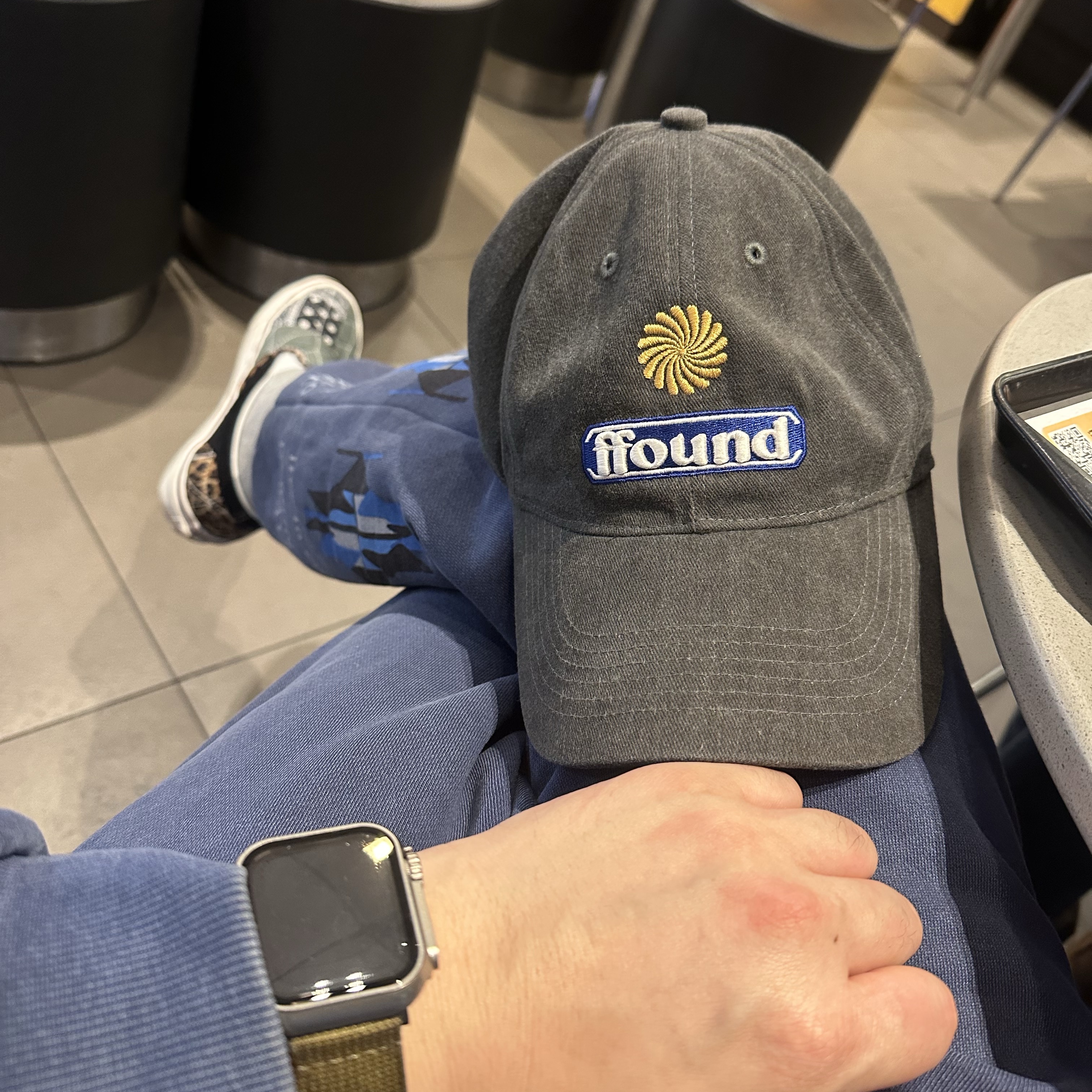 Vans Classic Slip-On 98 DX Pw Anaheim Factory Quilted Mix, Apple Watch Ultra 2 49mm Titanium Case with L Alpine Loop Olive (Korean Ver.) 착용 스타일