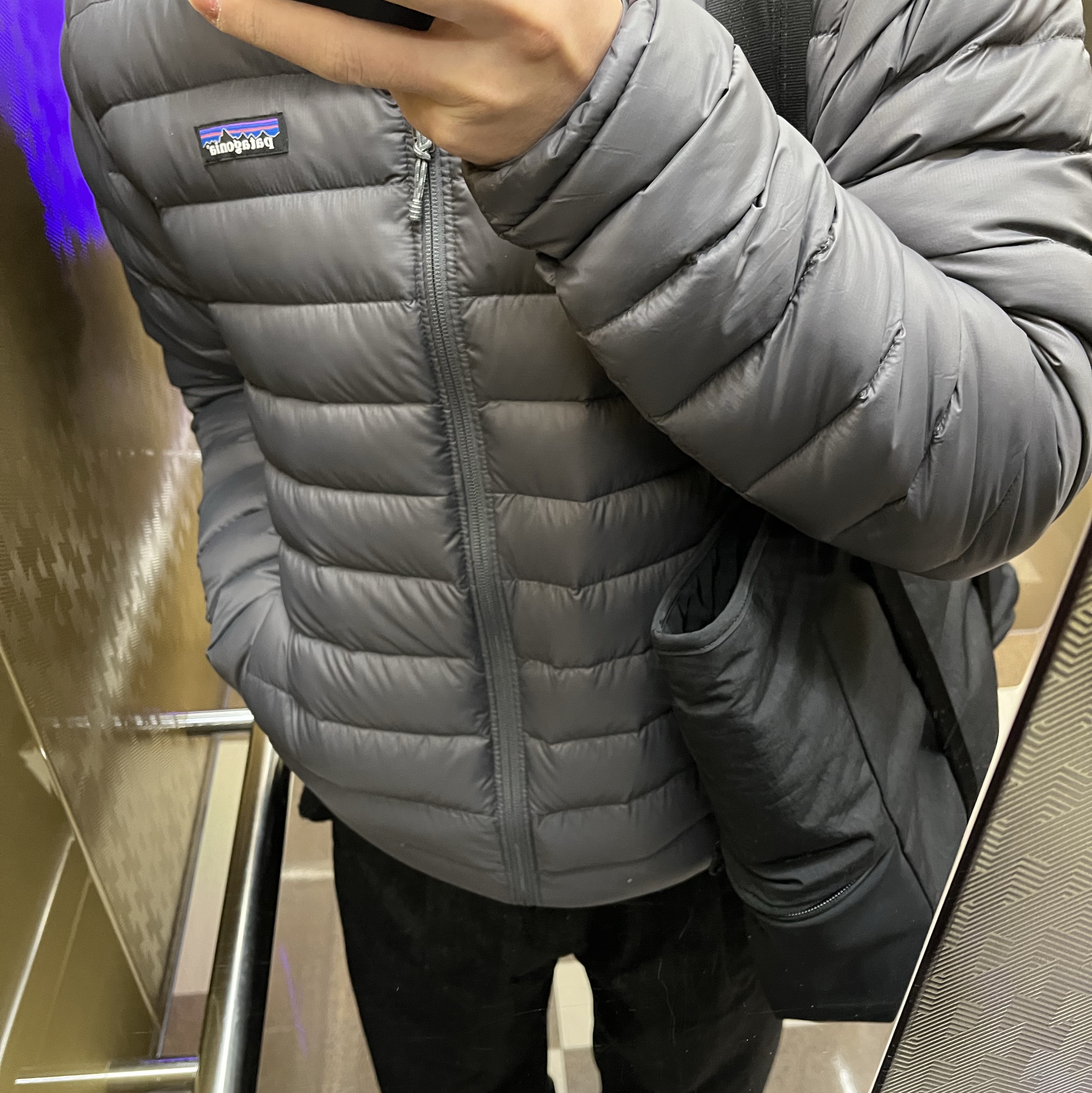 Patagonia Down Sweater Forge Grey 착용 스타일