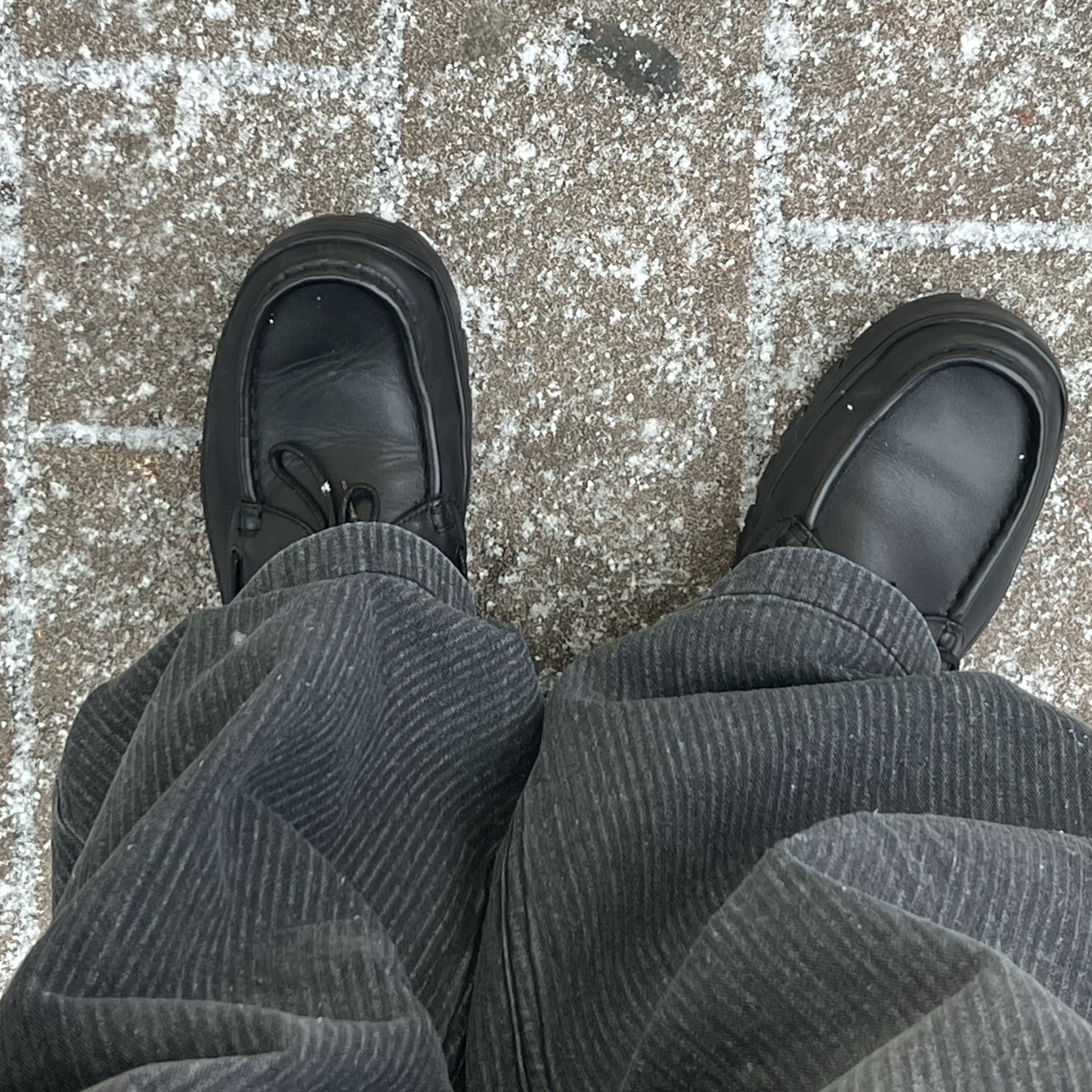 Zara Vibram Leather Deck Shoes Black 착용 스타일