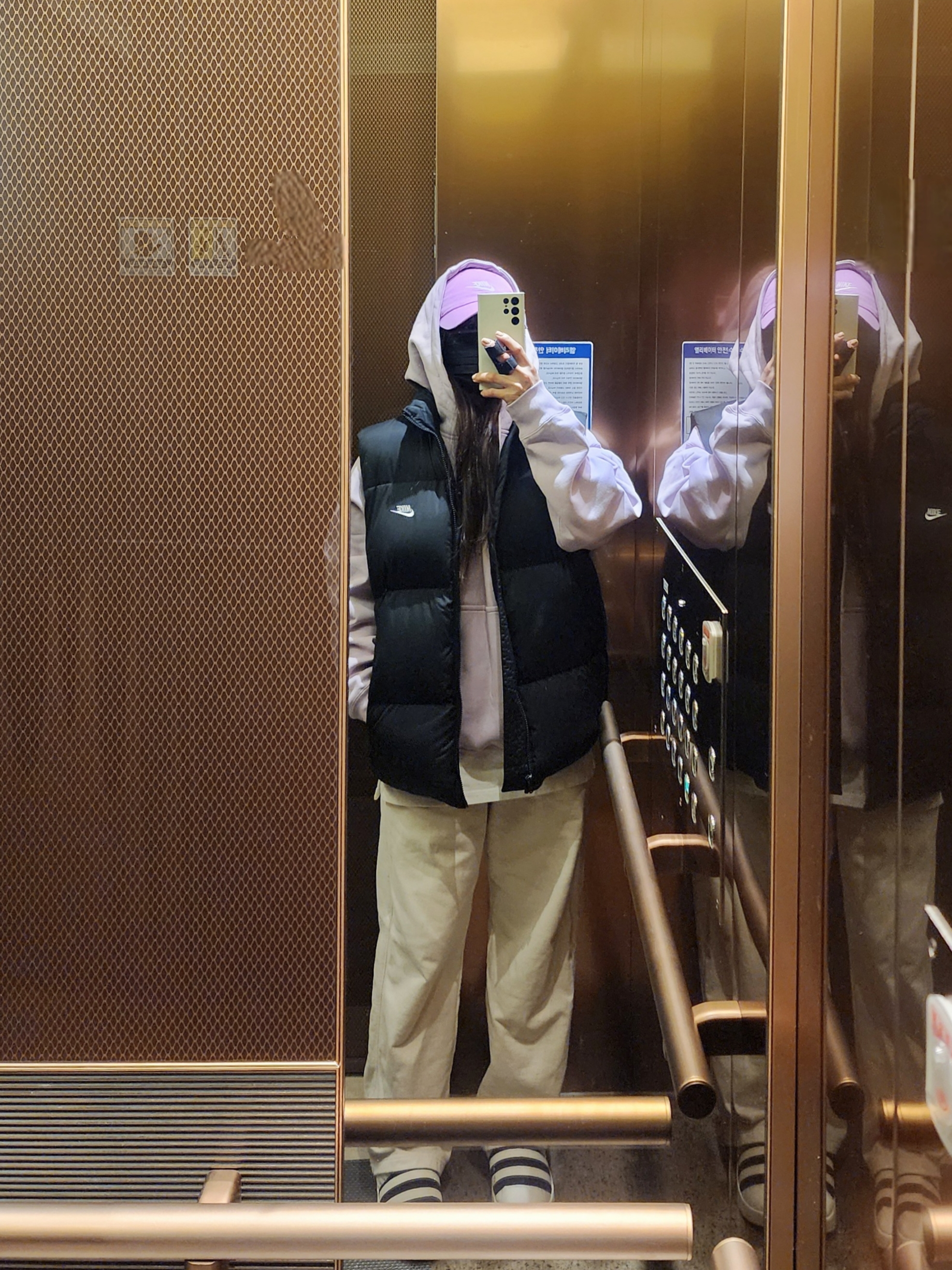 Nike NRG Solo Swoosh Fleece Hoodie Doll - Asia, Nike NSW Club Primaloft Water-Repellent Puffer Vest Black - Asia 착용 스타일
