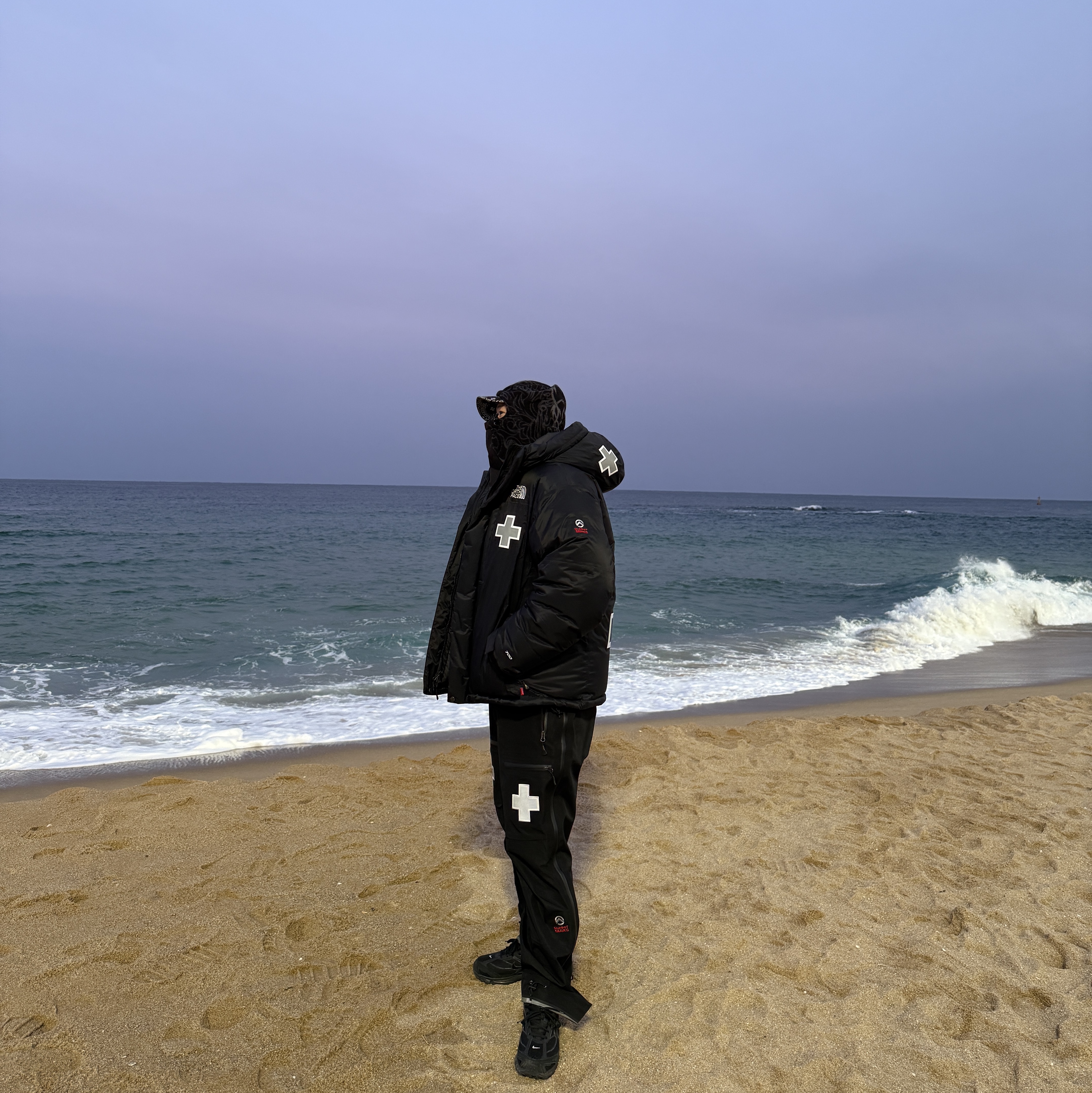 Nike x Supreme Shox Ride 2 SP Black, Supreme x The North Face Summit Series Rescue Mountain Pants Black - 22SS 착용 스타일