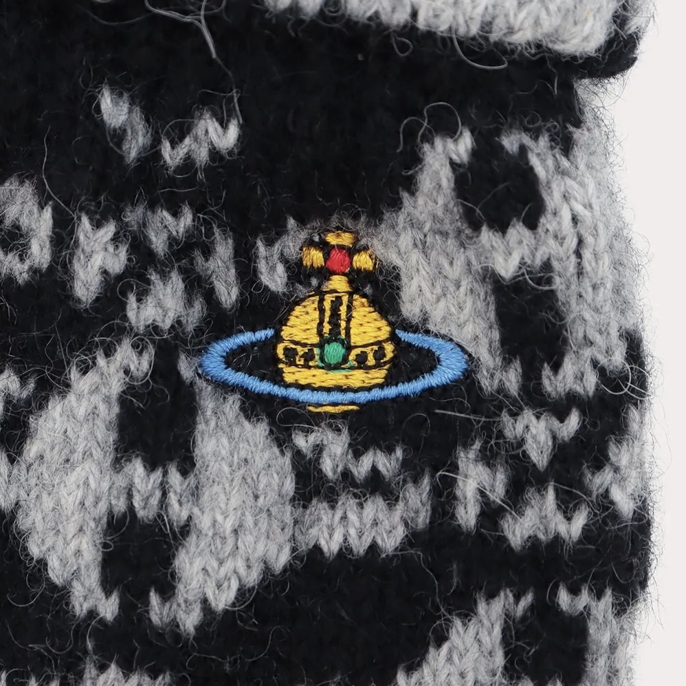 (W) Vivienne Westwood Mud Orb Knitted Gloves Black 착용 스타일