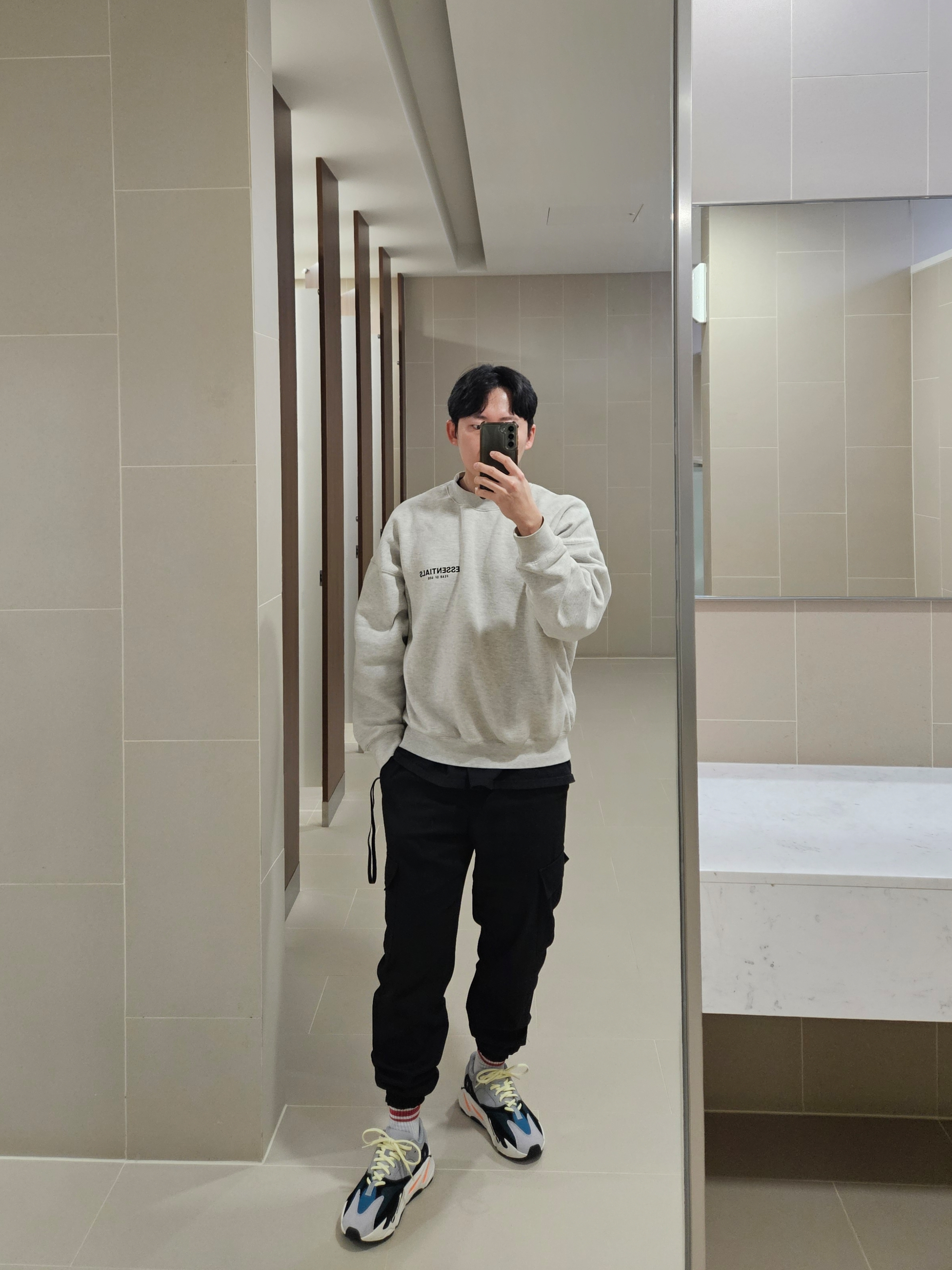 Adidas Yeezy Boost 700 Wave Runner Solid Grey 2021/2022 착용 스타일
