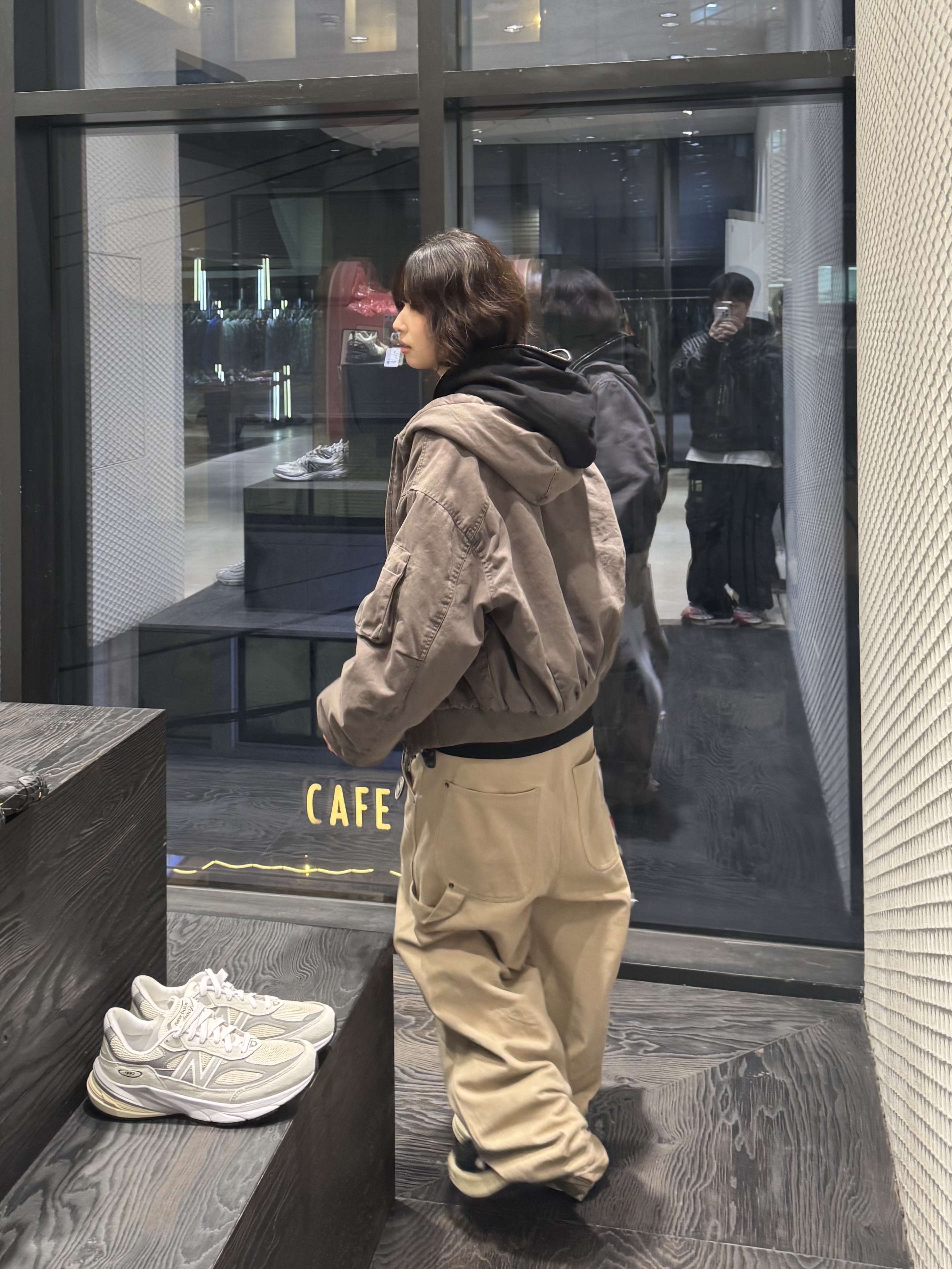 Aoiro Cutted Double Knee Pants Tan V2, Converse x Drkshdw Turbowpn Black Cream 착용 스타일 - 1