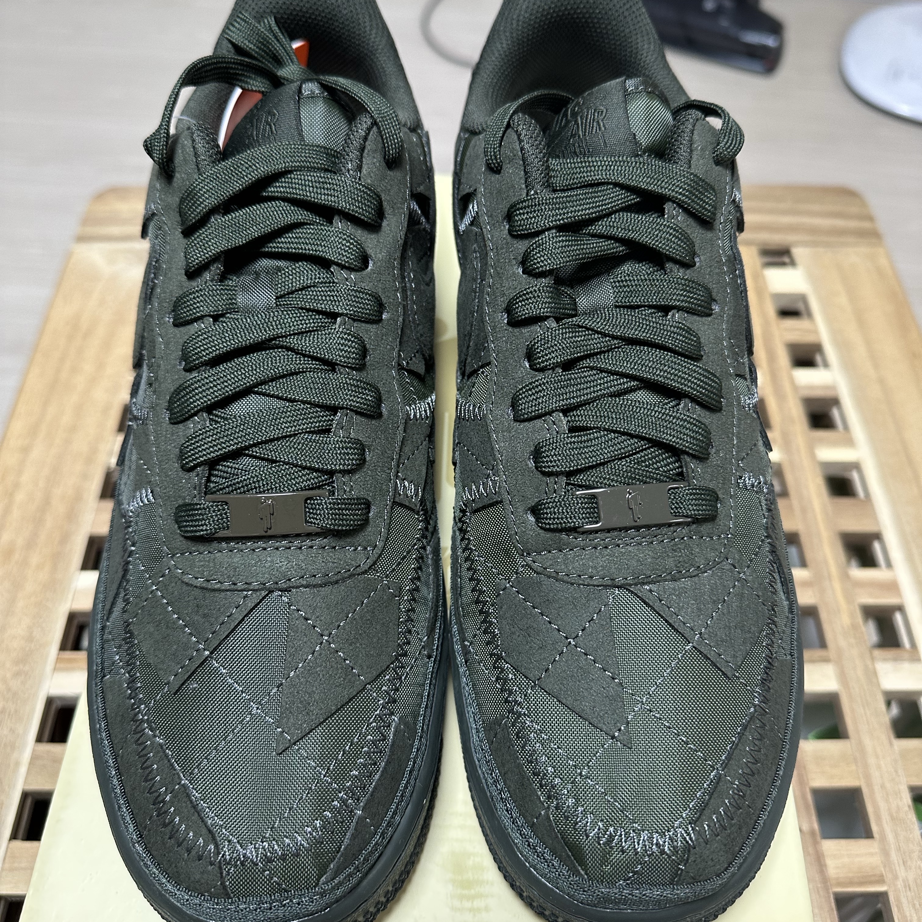 Nike x Billie Eilish Air Force 1 Low '07 SP Sequoia 착용 스타일 - 3