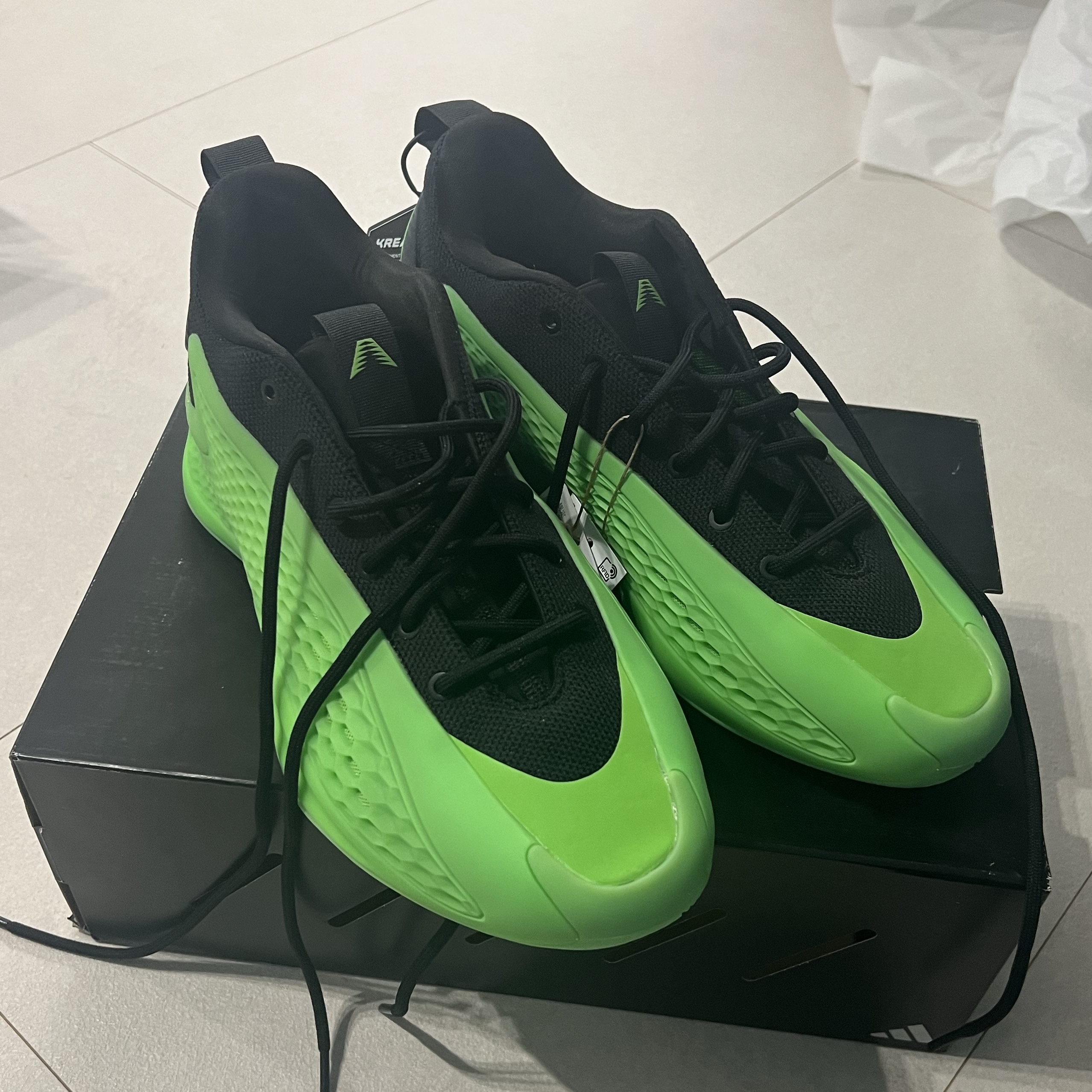 Adidas A.E. 1 Low Lucid Lime Aurora Ink 착용 스타일