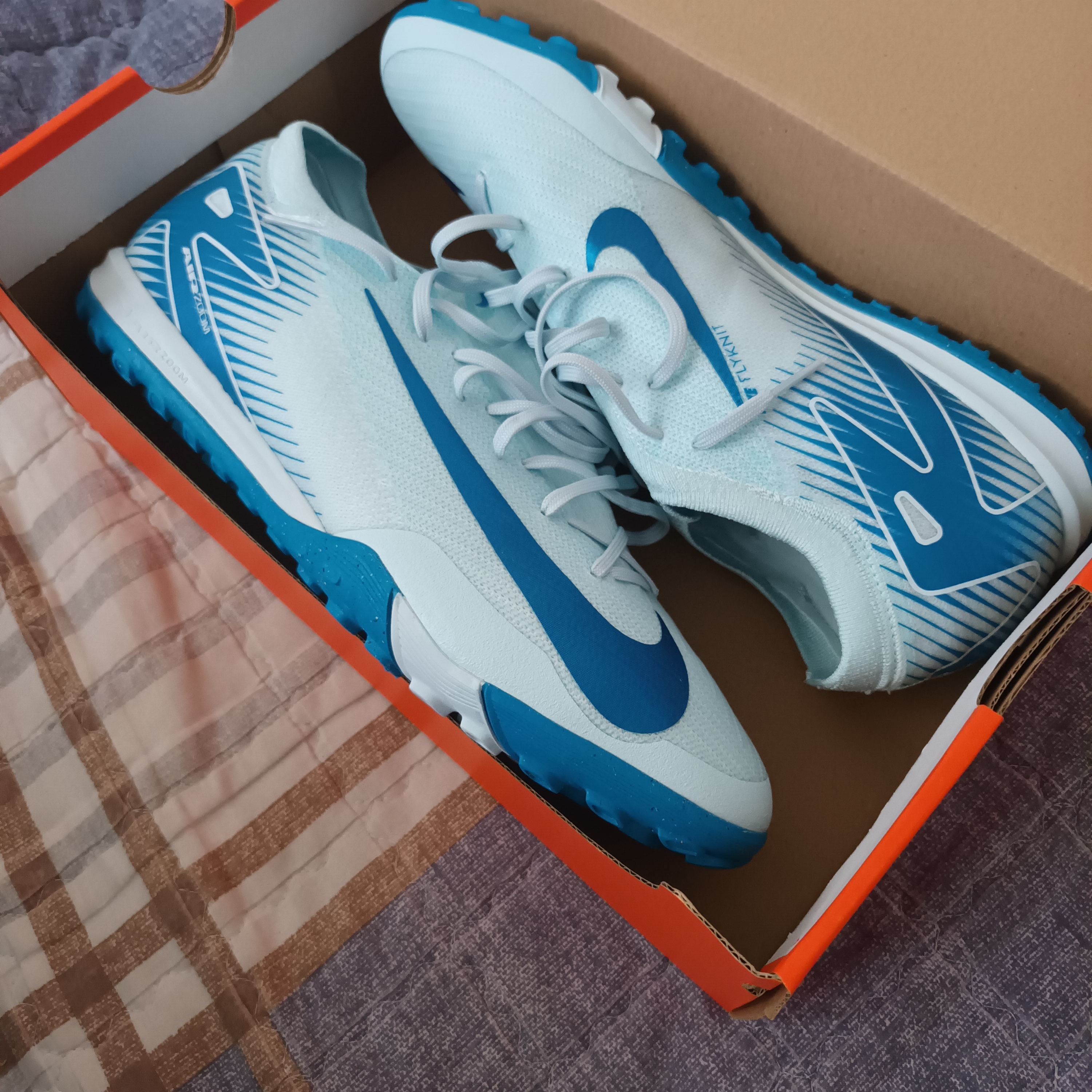 Nike Mercurial Vapor 16 Pro TF Glacier Blue Blue Orbit 착용 스타일