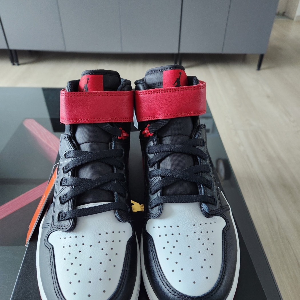 Jordan 1 High FlyEase Bred White Toe 착용 스타일 - 2