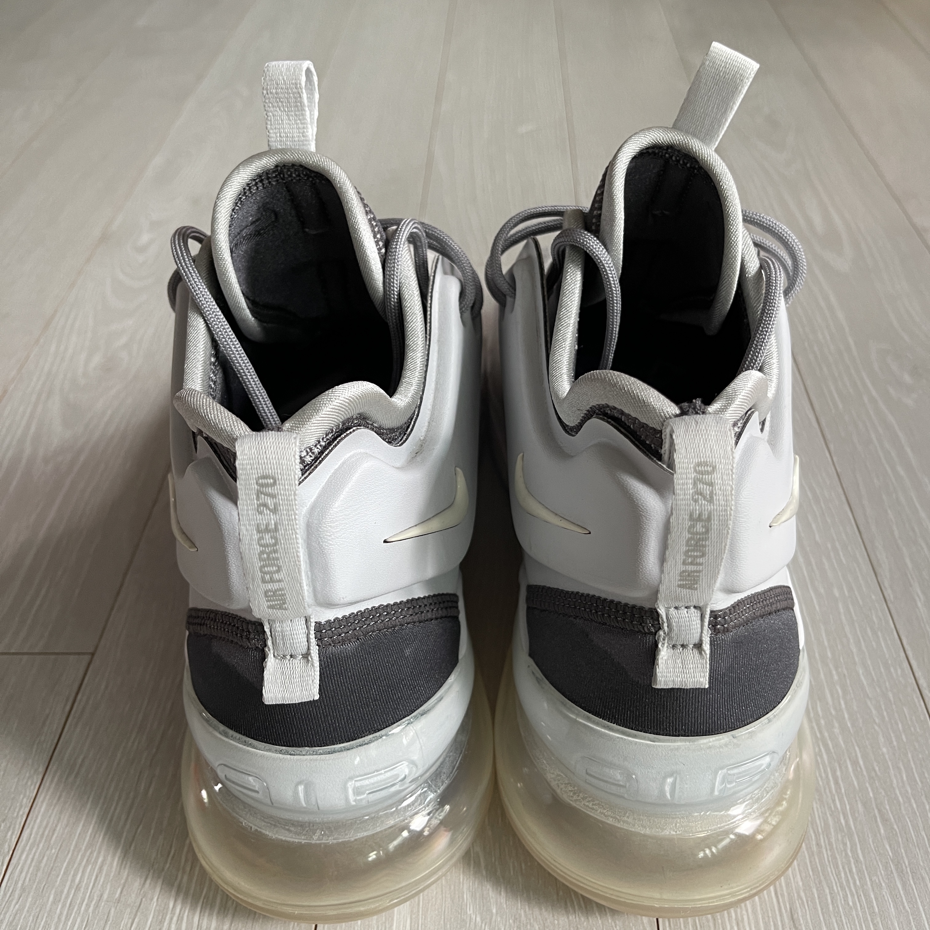 Nike Air Force 270 Wolf Grey 착용 스타일 - 2