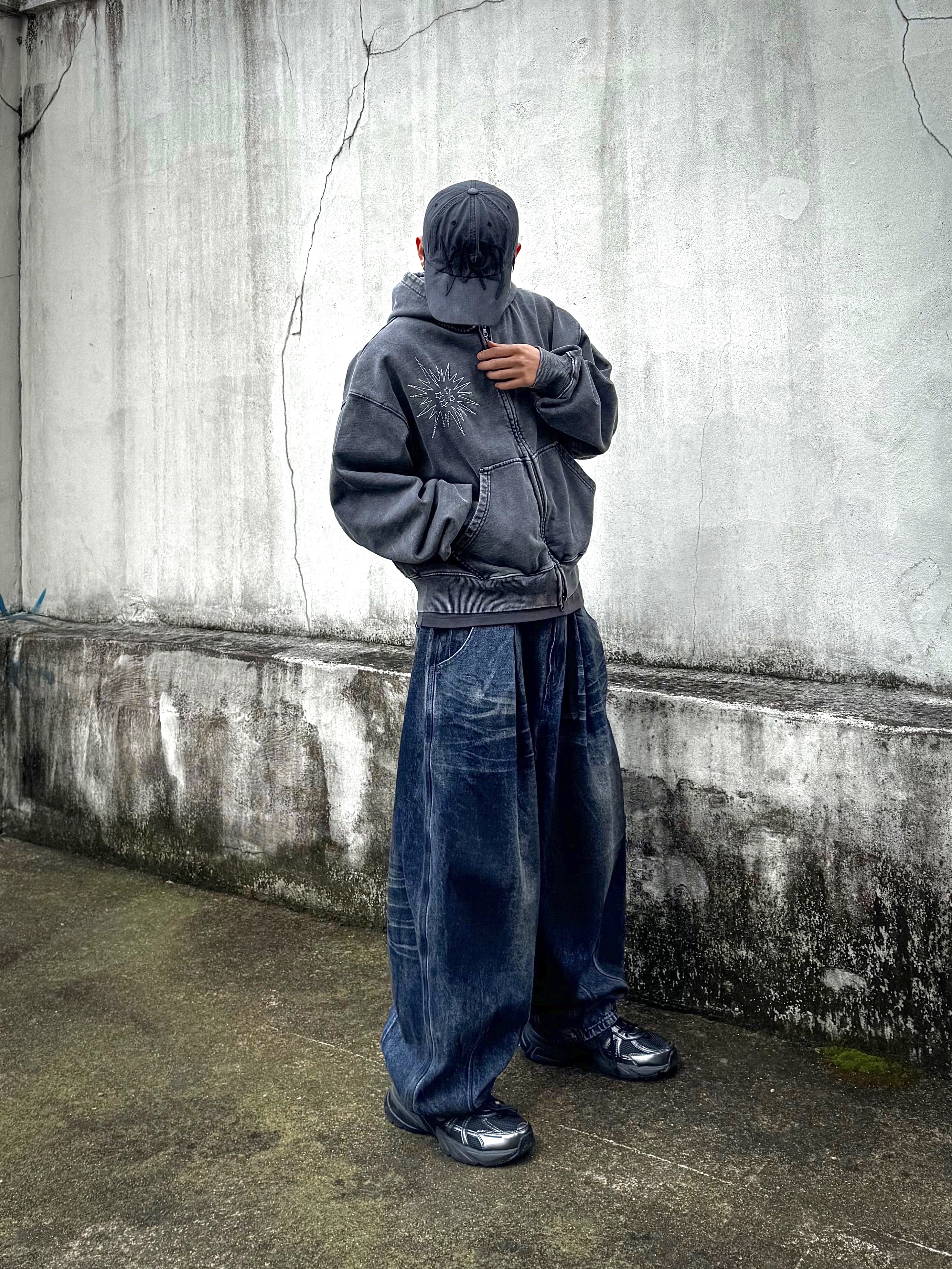Nike V2K Run Black Anthracite 착용 스타일