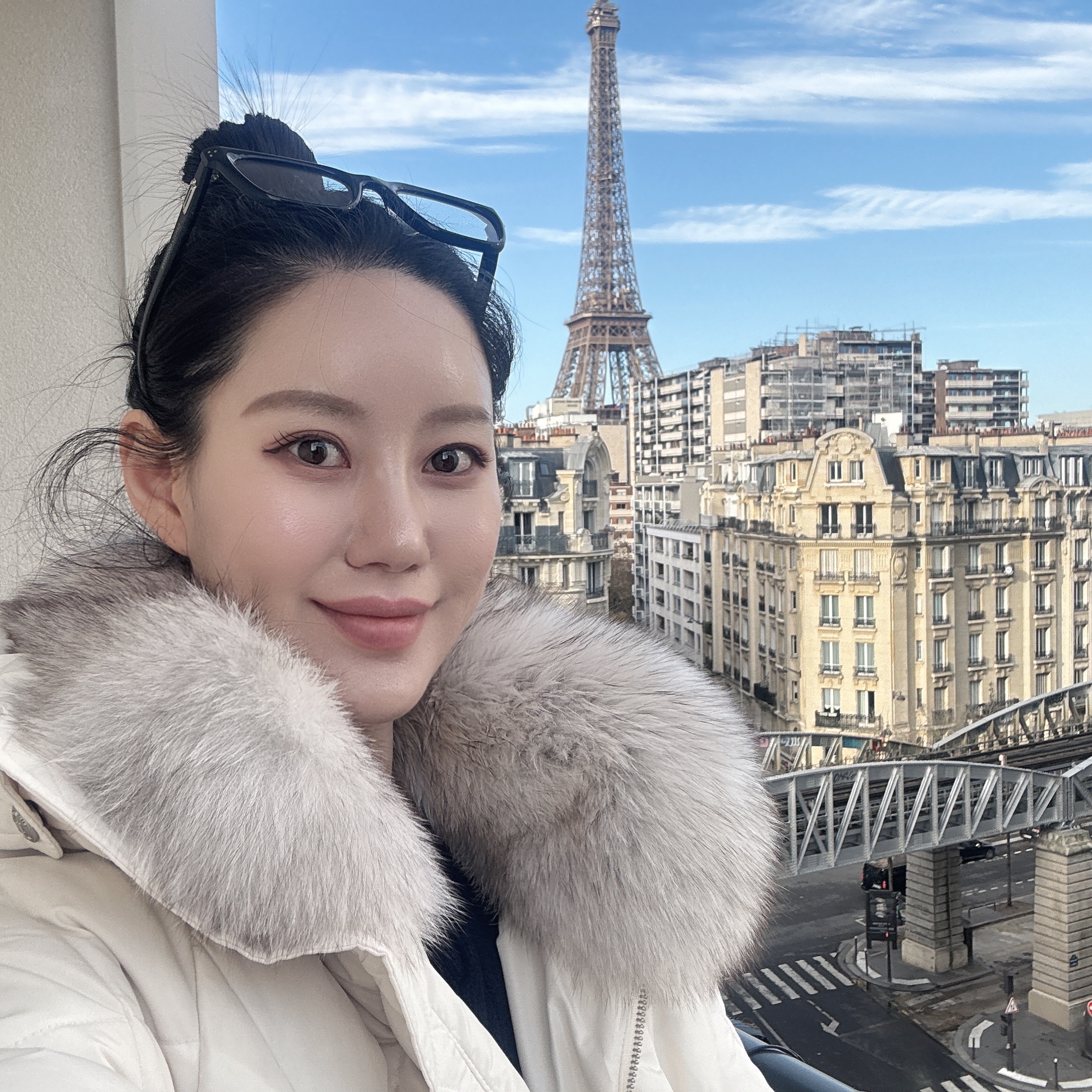 (W) Celine Triomphe 01 Sunglasses in Acetate Blonde Havana, Gentle Monster Nubo G3 Gray Black 착용 스타일 - 10