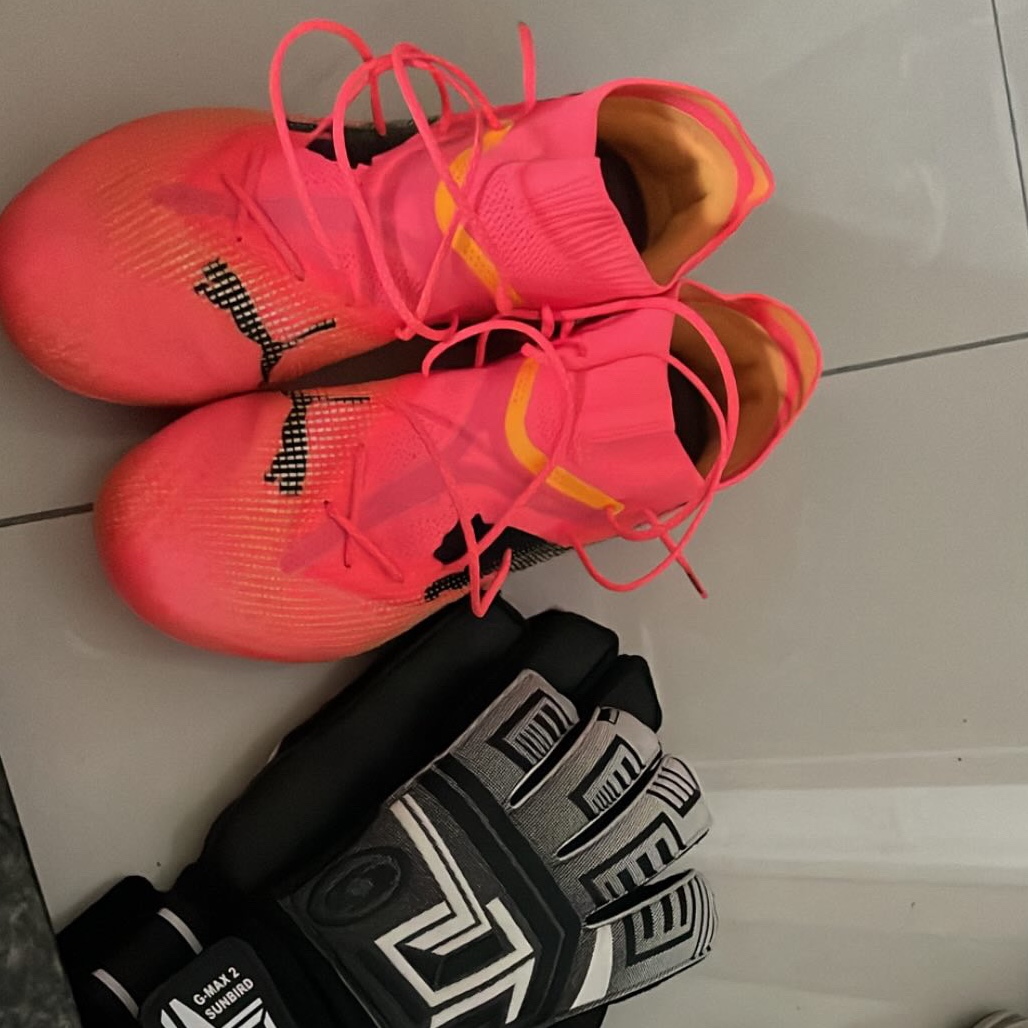 Puma Future 7 Ultimate MG Sunset Glow Black Sun Stream 착용 스타일