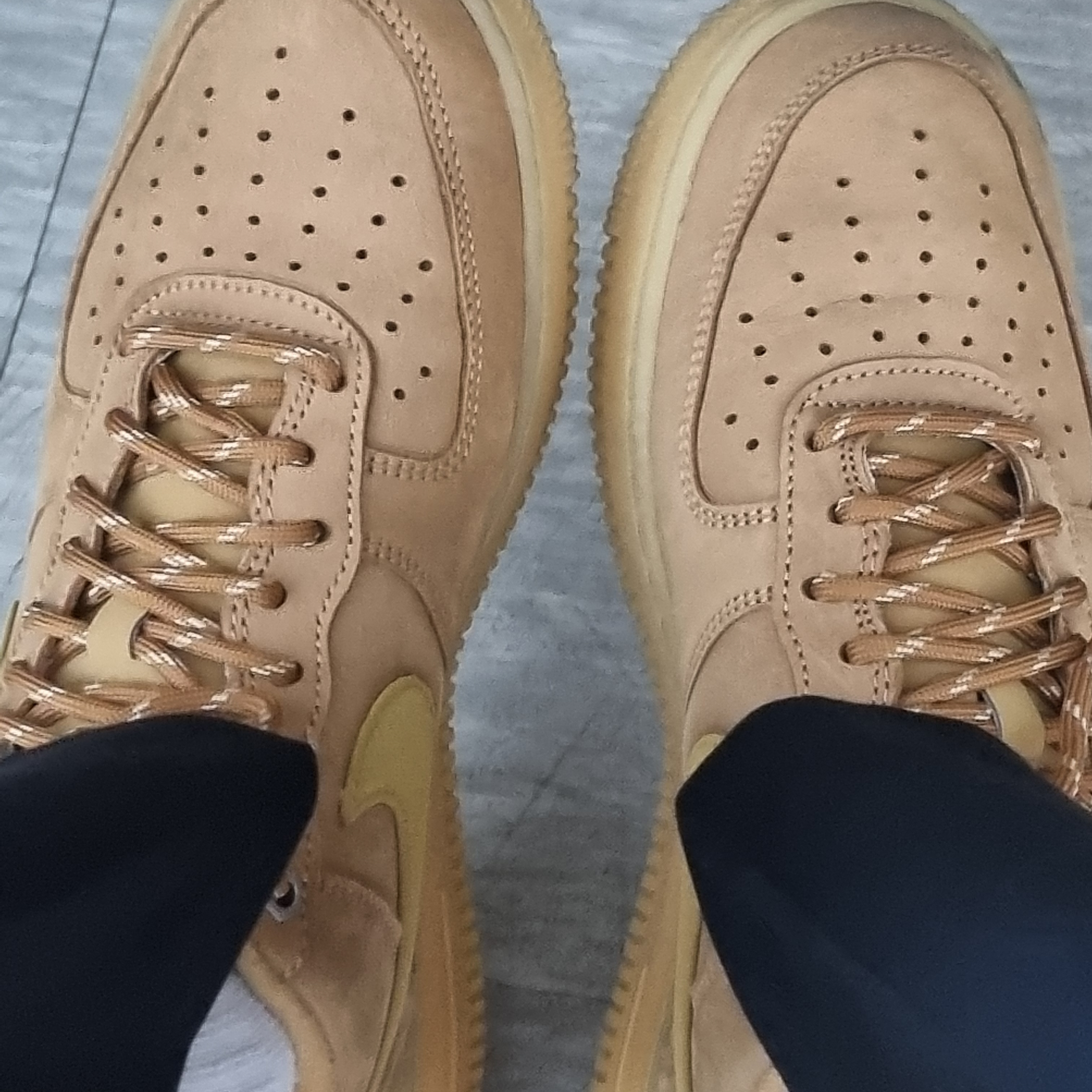 Nike Air Force 1 '07 WB Flax 착용 스타일