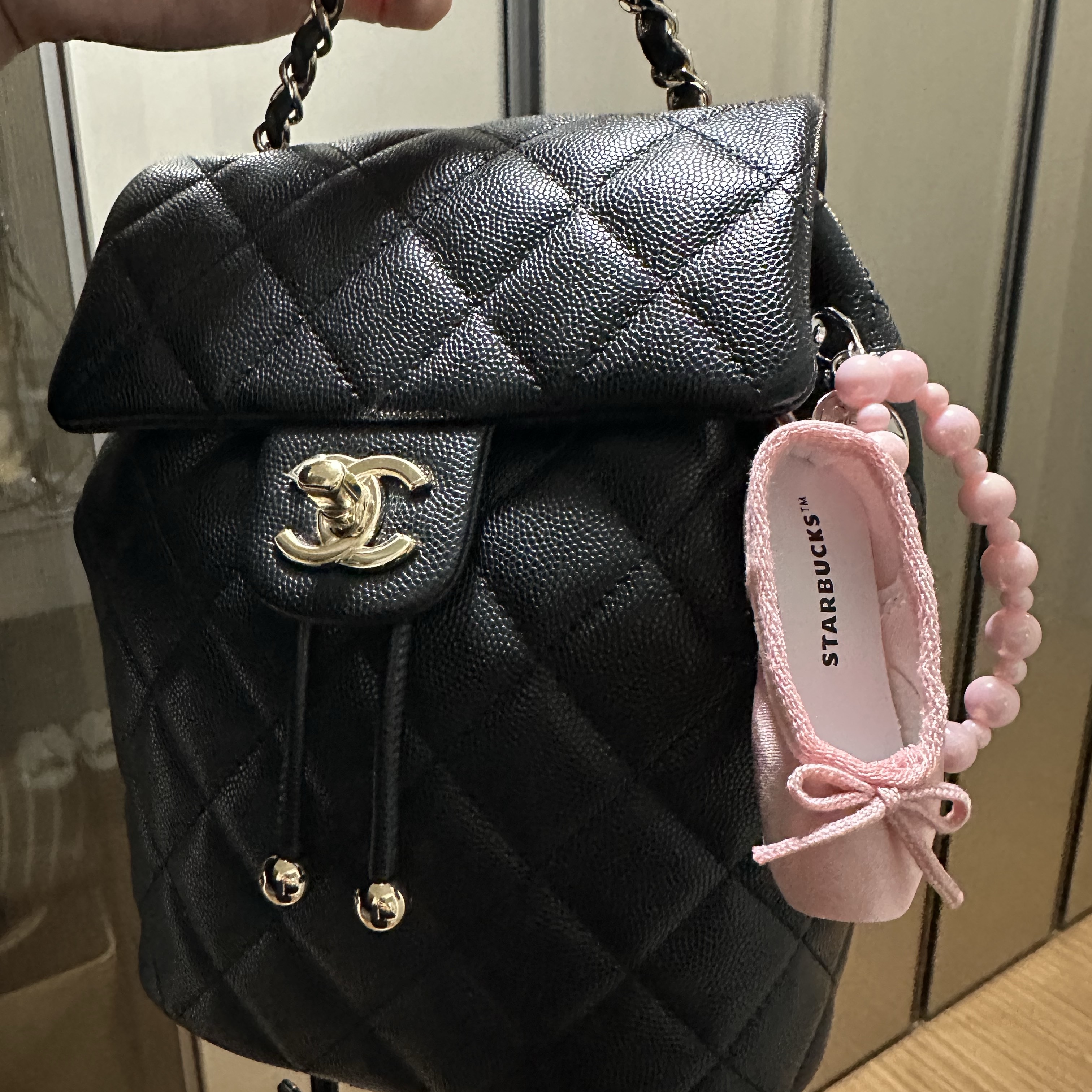 Starbucks Pink Shoe Deco KeyChain 착용 스타일