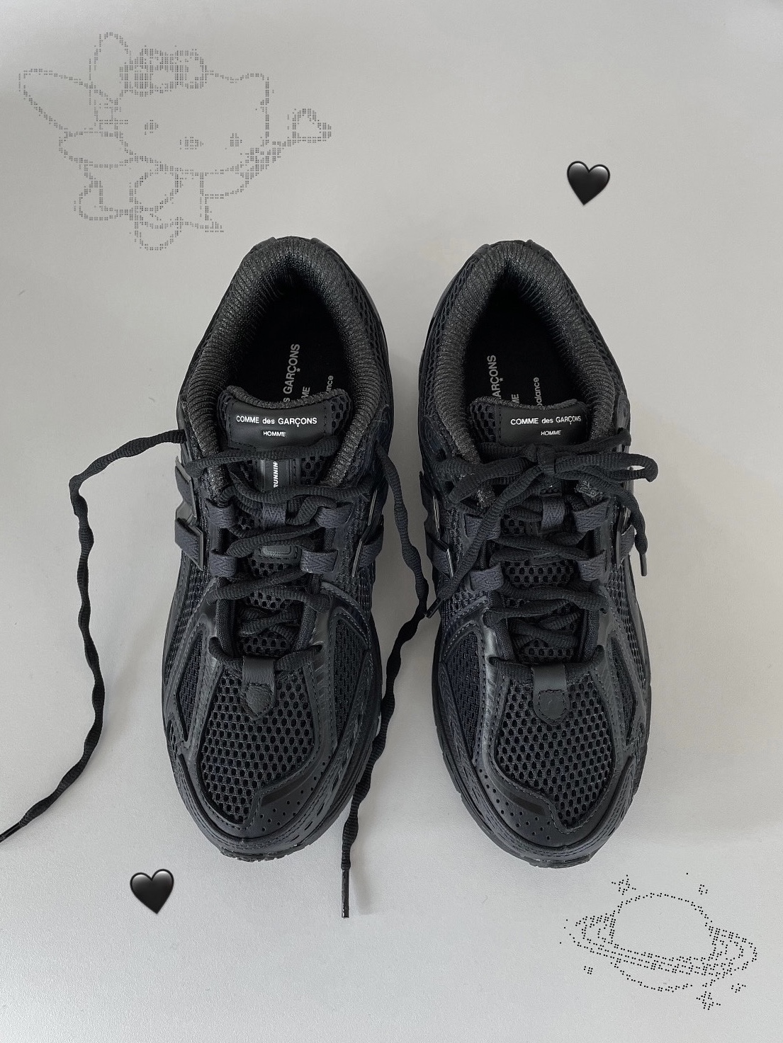 New Balance x Comme des Garcons Homme 1906R Black 착용 스타일 - 1