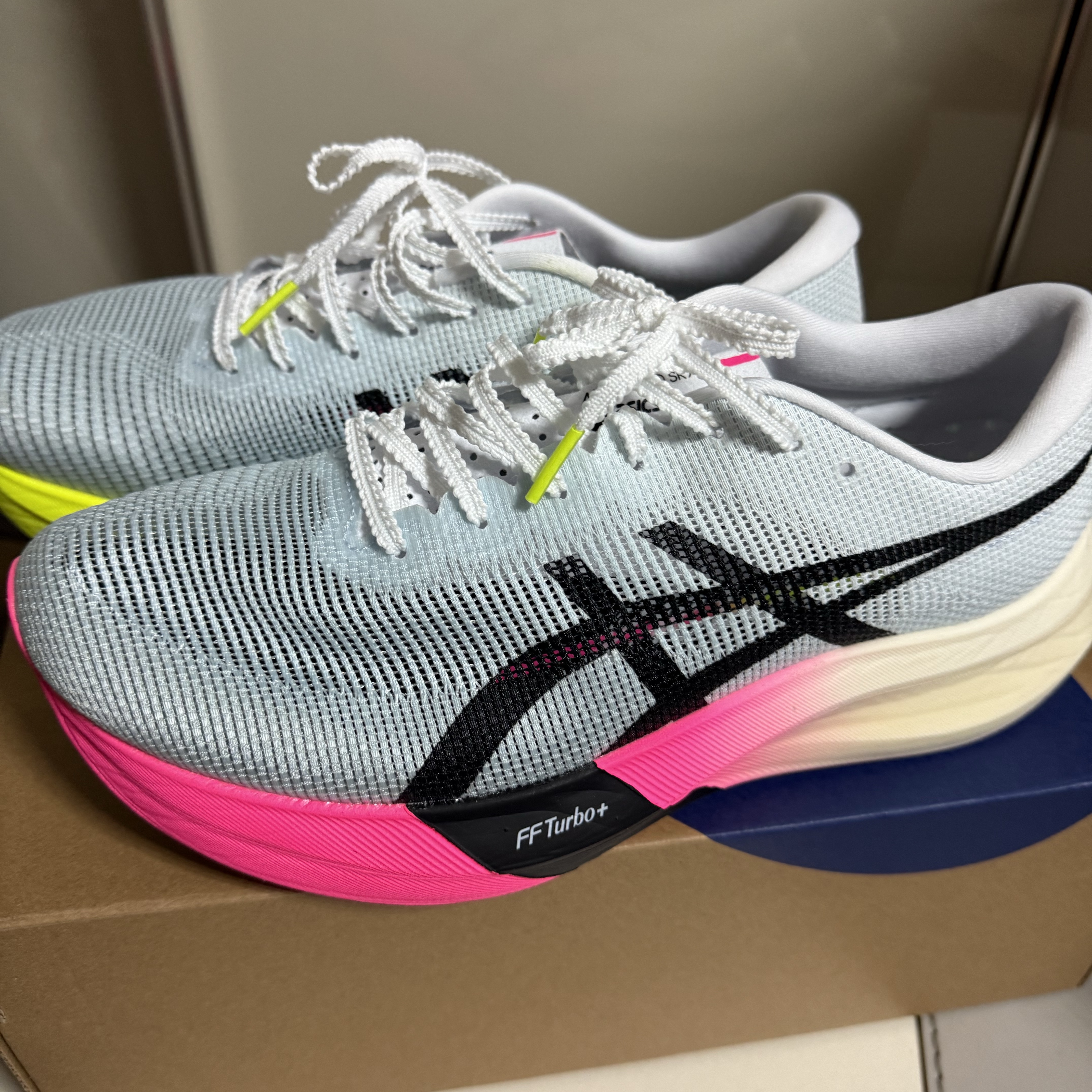 Asics Metaspeed Sky Paris Light Blue Black 착용 스타일